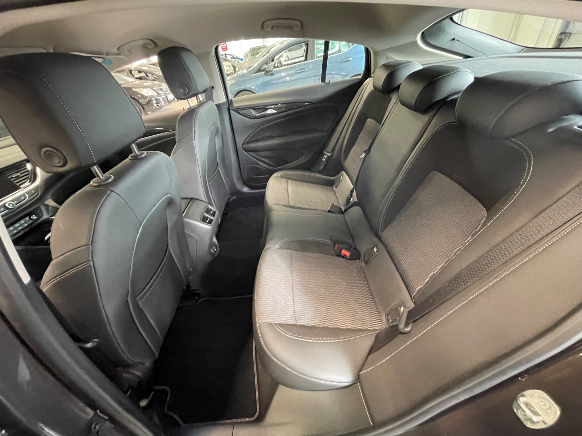 OPEL Insignia Grand Sport Innovation Plus 200 Turbo A / Huippu varusteet / 200 Hevosvoimainen