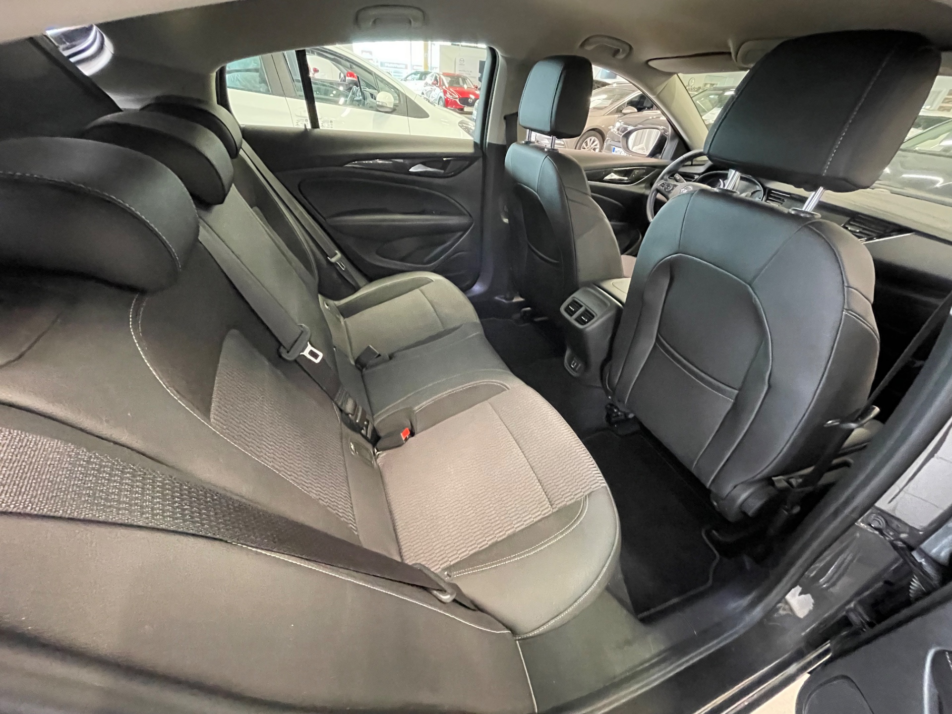 OPEL Insignia Grand Sport Innovation Plus 200 Turbo A / Huippu varusteet / 200 Hevosvoimainen