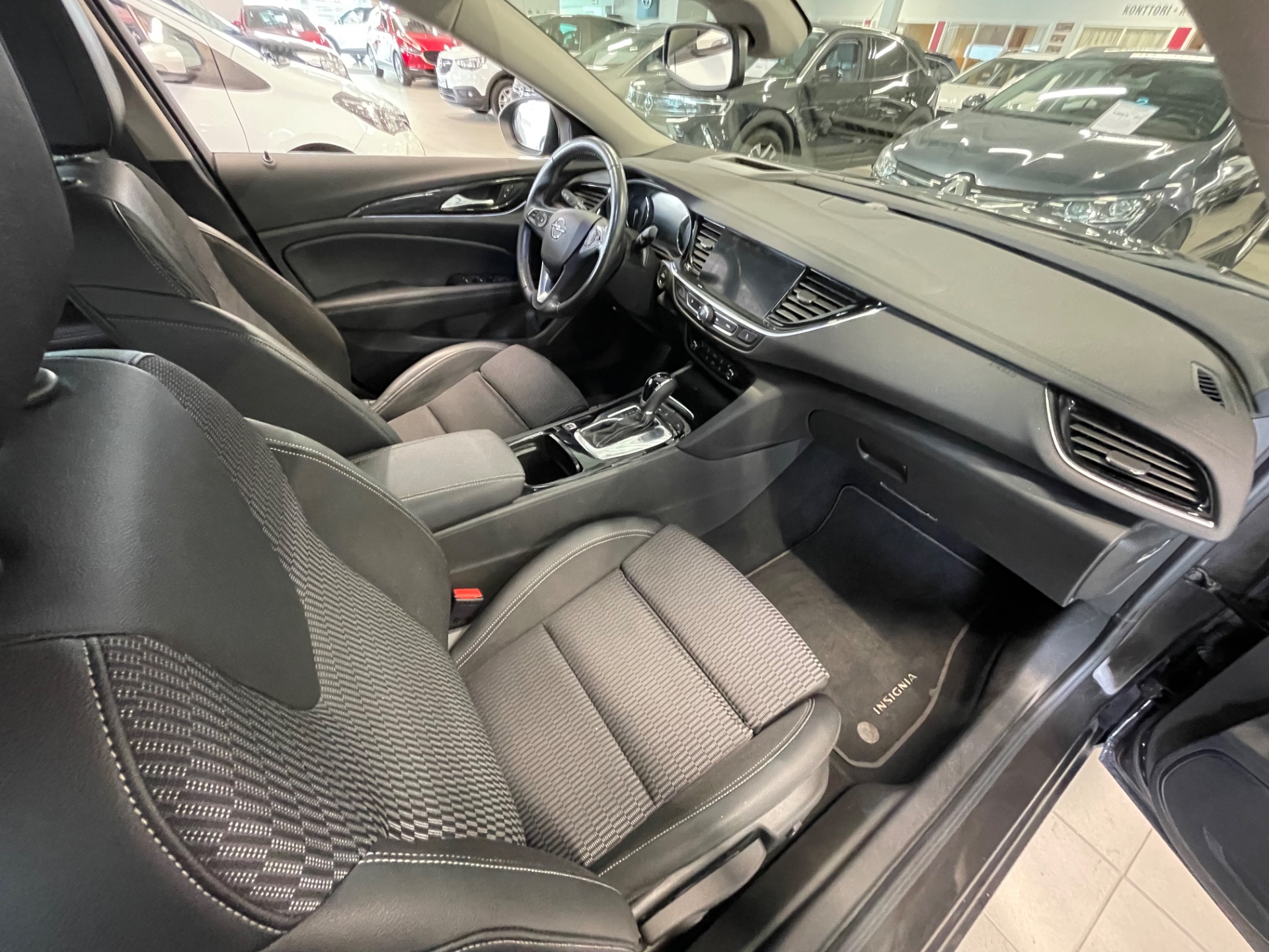 OPEL Insignia Grand Sport Innovation Plus 200 Turbo A / Huippu varusteet / 200 Hevosvoimainen
