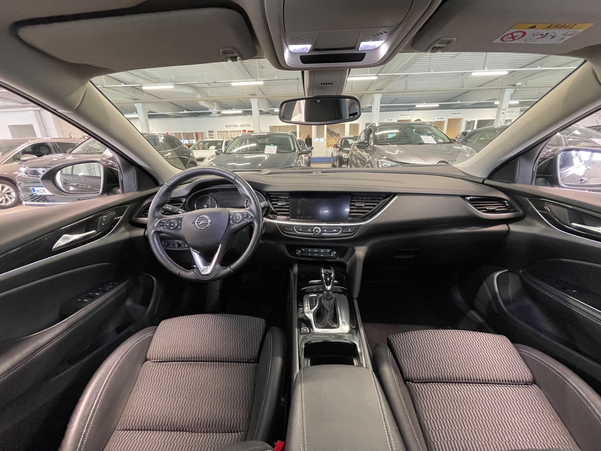 OPEL Insignia Grand Sport Innovation Plus 200 Turbo A / Huippu varusteet / 200 Hevosvoimainen