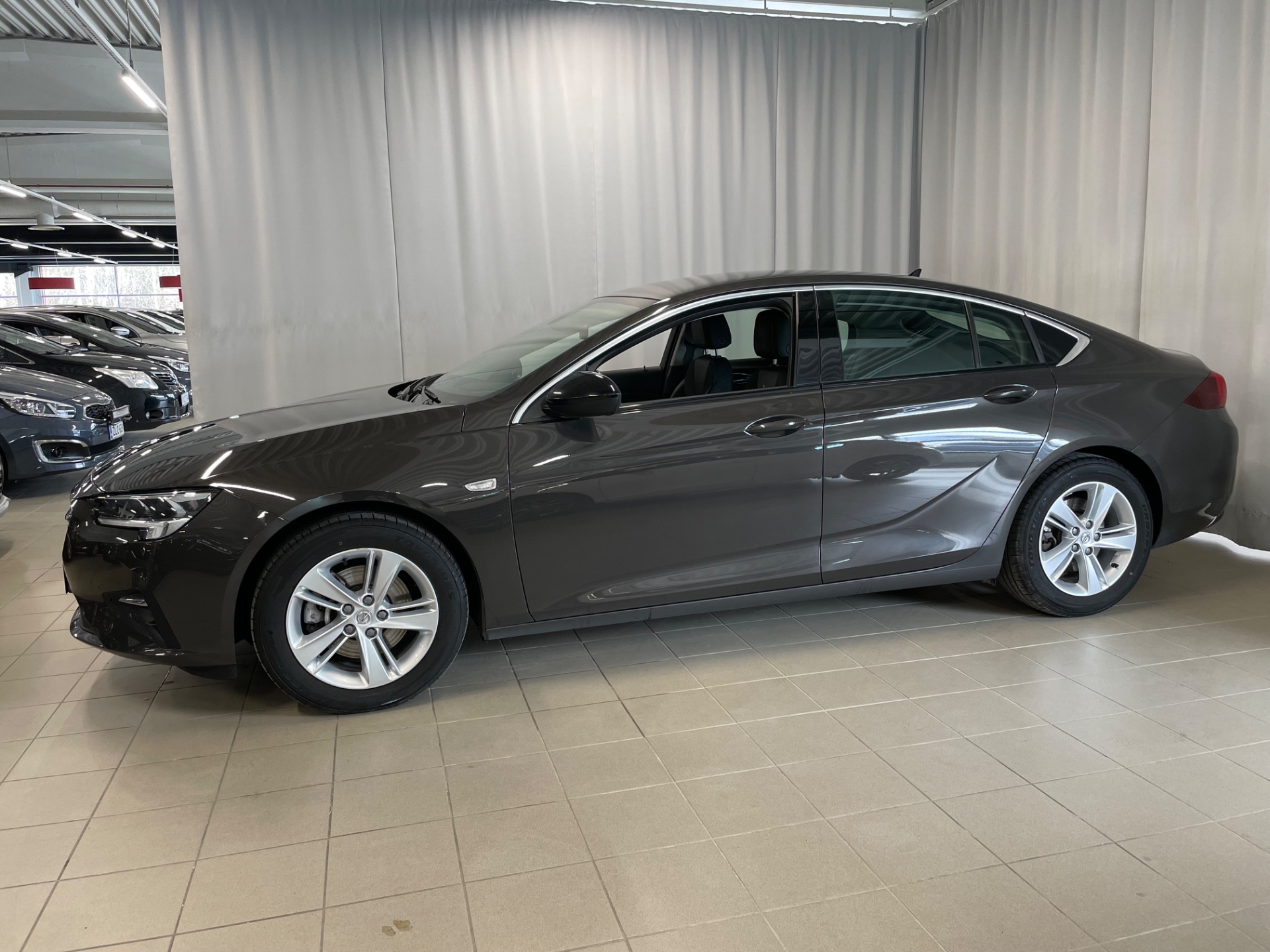 OPEL Insignia Grand Sport Innovation Plus 200 Turbo A / Huippu varusteet / 200 Hevosvoimainen