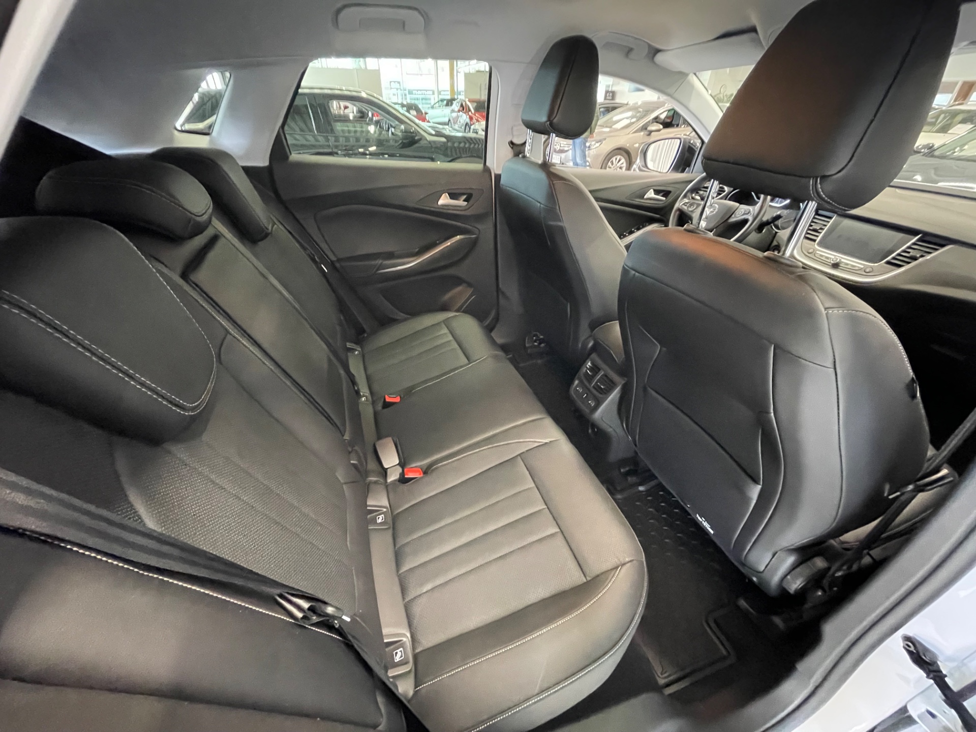 OPEL GRANDLAND X Executive 130 Turbo A / Huippuvarusteet / Jakohihna vaihdettu / Täydellinen h-kirja /