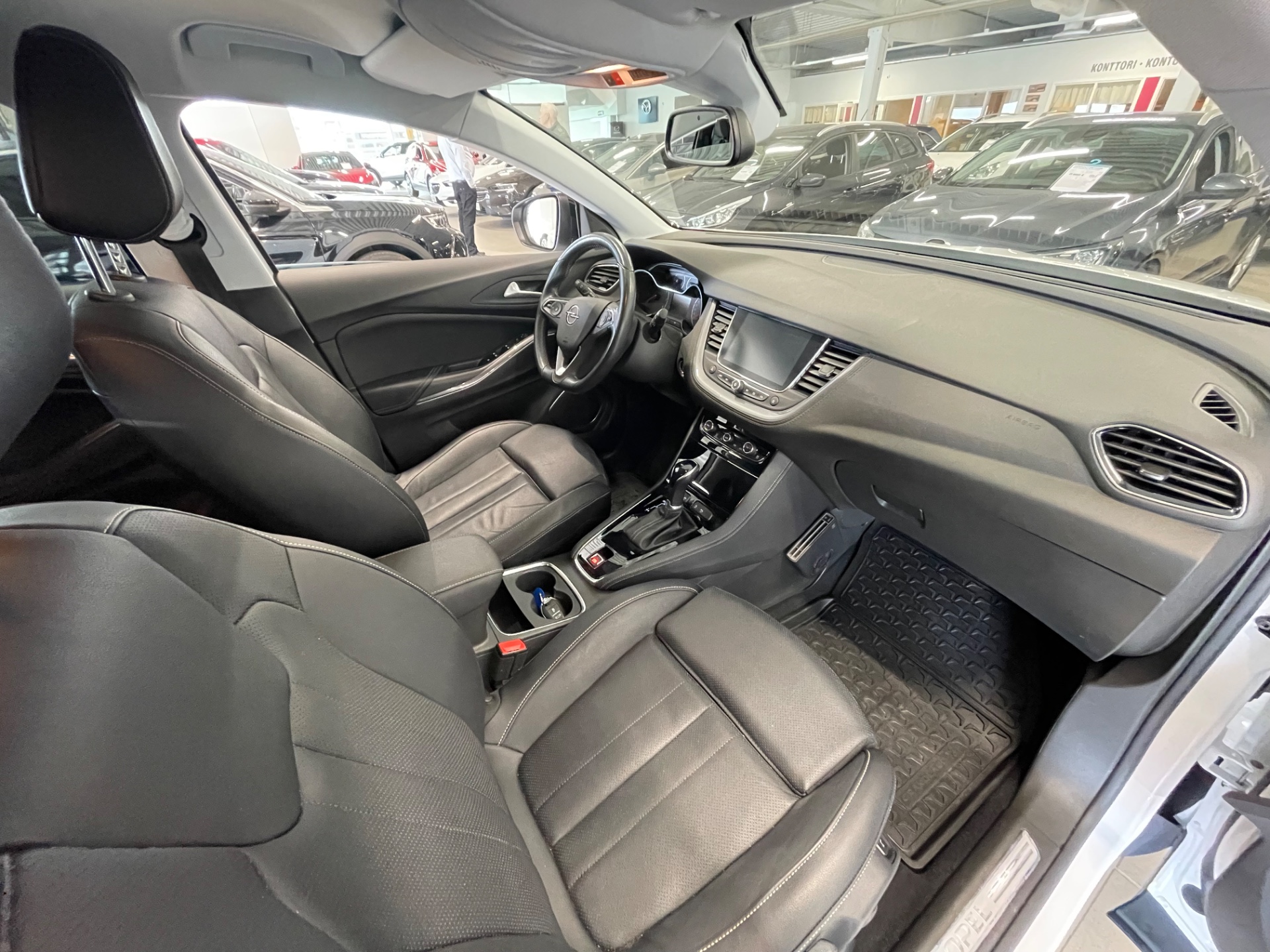 OPEL GRANDLAND X Executive 130 Turbo A / Huippuvarusteet / Jakohihna vaihdettu / Täydellinen h-kirja /