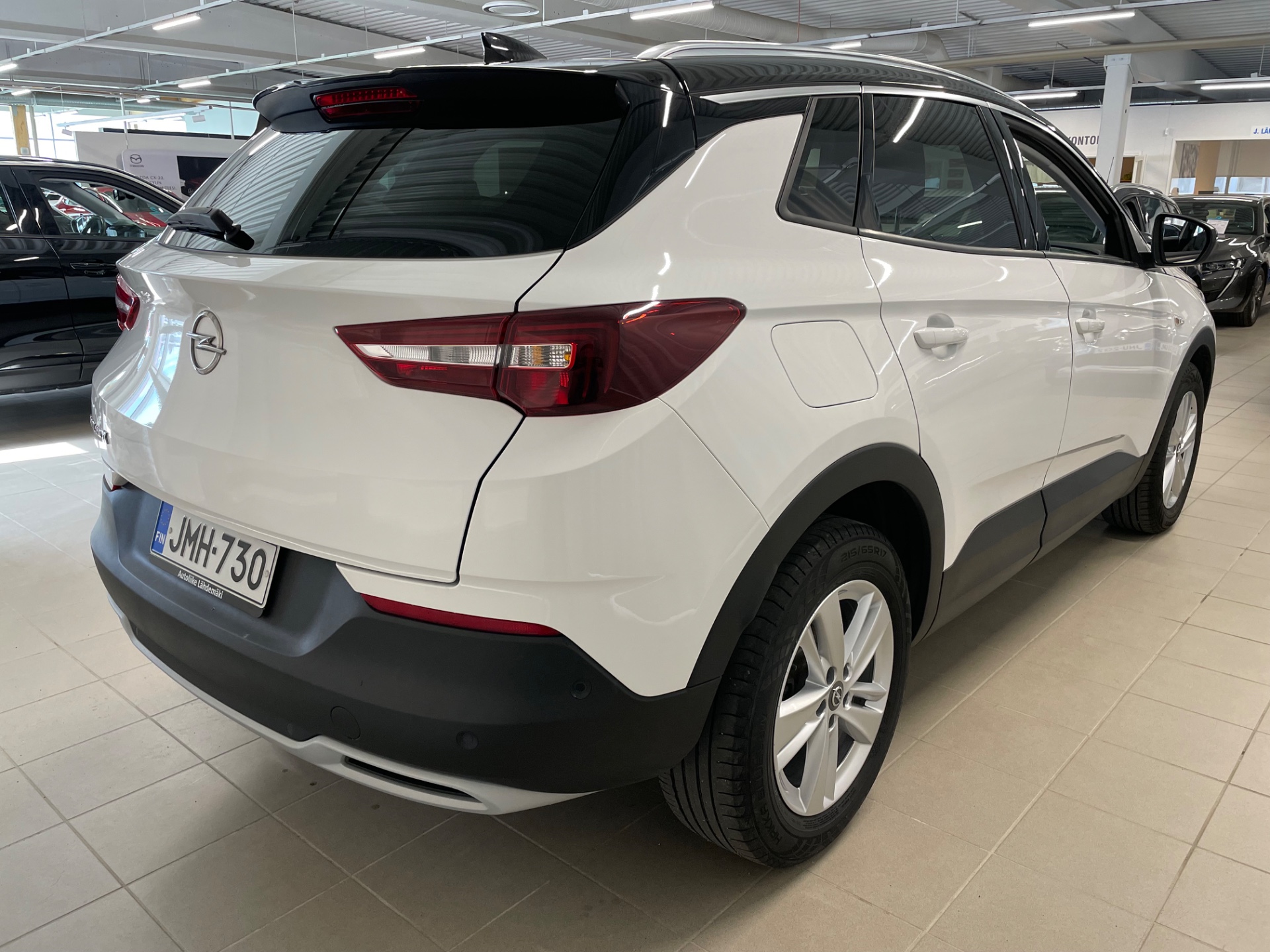 OPEL GRANDLAND X Executive 130 Turbo A / Huippuvarusteet / Jakohihna vaihdettu / Täydellinen h-kirja /