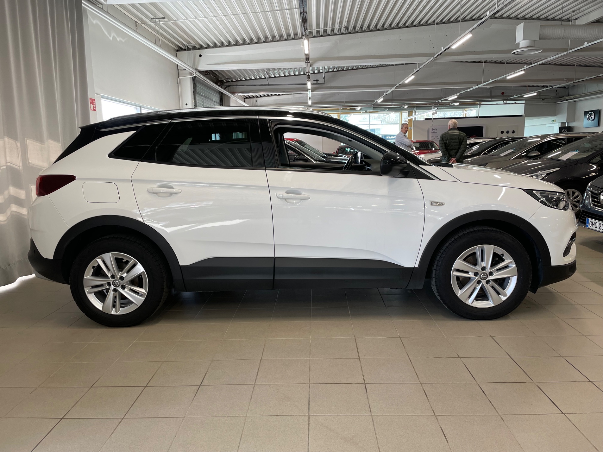 OPEL GRANDLAND X Executive 130 Turbo A / Huippuvarusteet / Jakohihna vaihdettu / Täydellinen h-kirja /