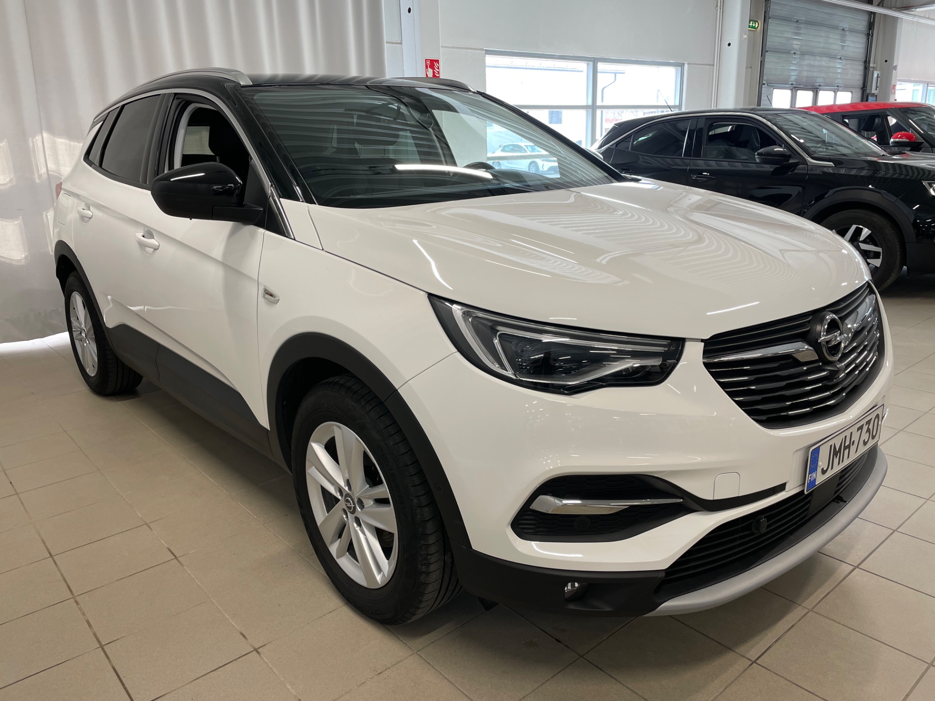OPEL GRANDLAND X Executive 130 Turbo A / Huippuvarusteet / Jakohihna vaihdettu / Täydellinen h-kirja /