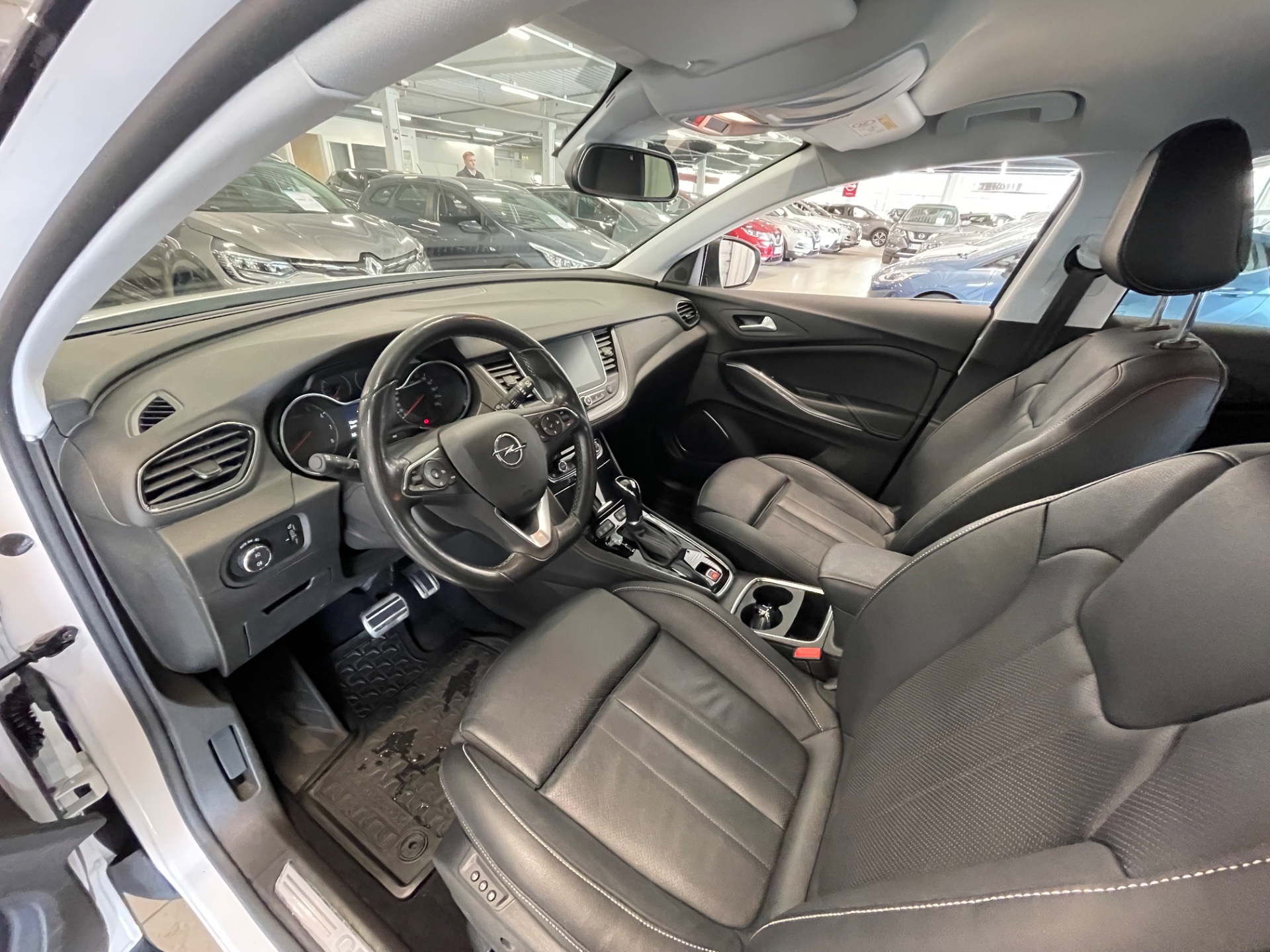 OPEL GRANDLAND X Executive 130 Turbo A / Huippuvarusteet / Jakohihna vaihdettu / Täydellinen h-kirja /