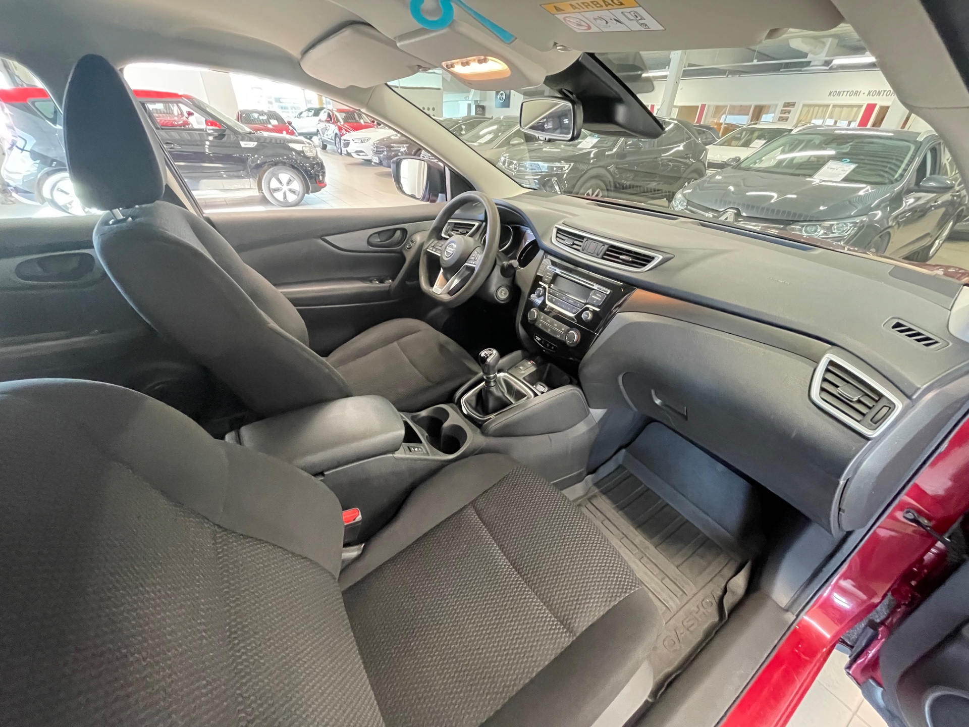 Nissan Qashqai DIG-T 140 Visia 2WD 6M/T