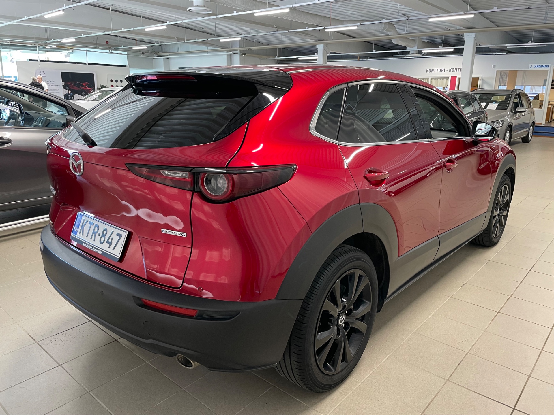 Mazda CX-30 2,0 (150hv) M Hybrid e-Skyactiv-G Blackout Edition AT / Erikoisvarusteltu: sähkötakaluukku, BOSE ym.