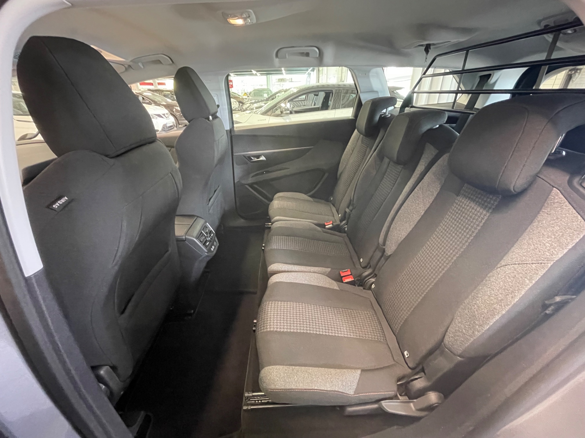 PEUGEOT 5008 Motion Active PureTech 130 EAT8-automaatti