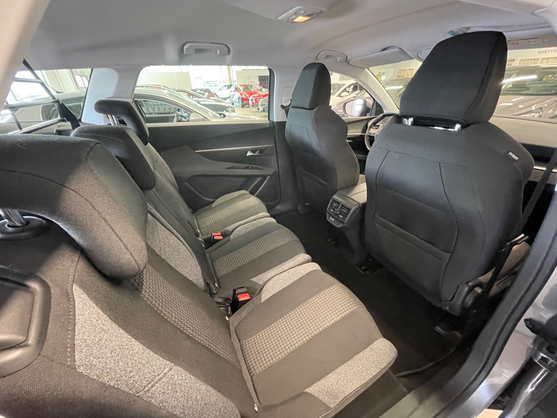 PEUGEOT 5008 Motion Active PureTech 130 EAT8-automaatti