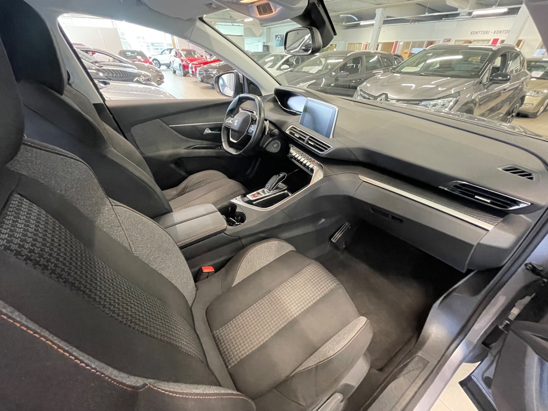 PEUGEOT 5008 Motion Active PureTech 130 EAT8-automaatti