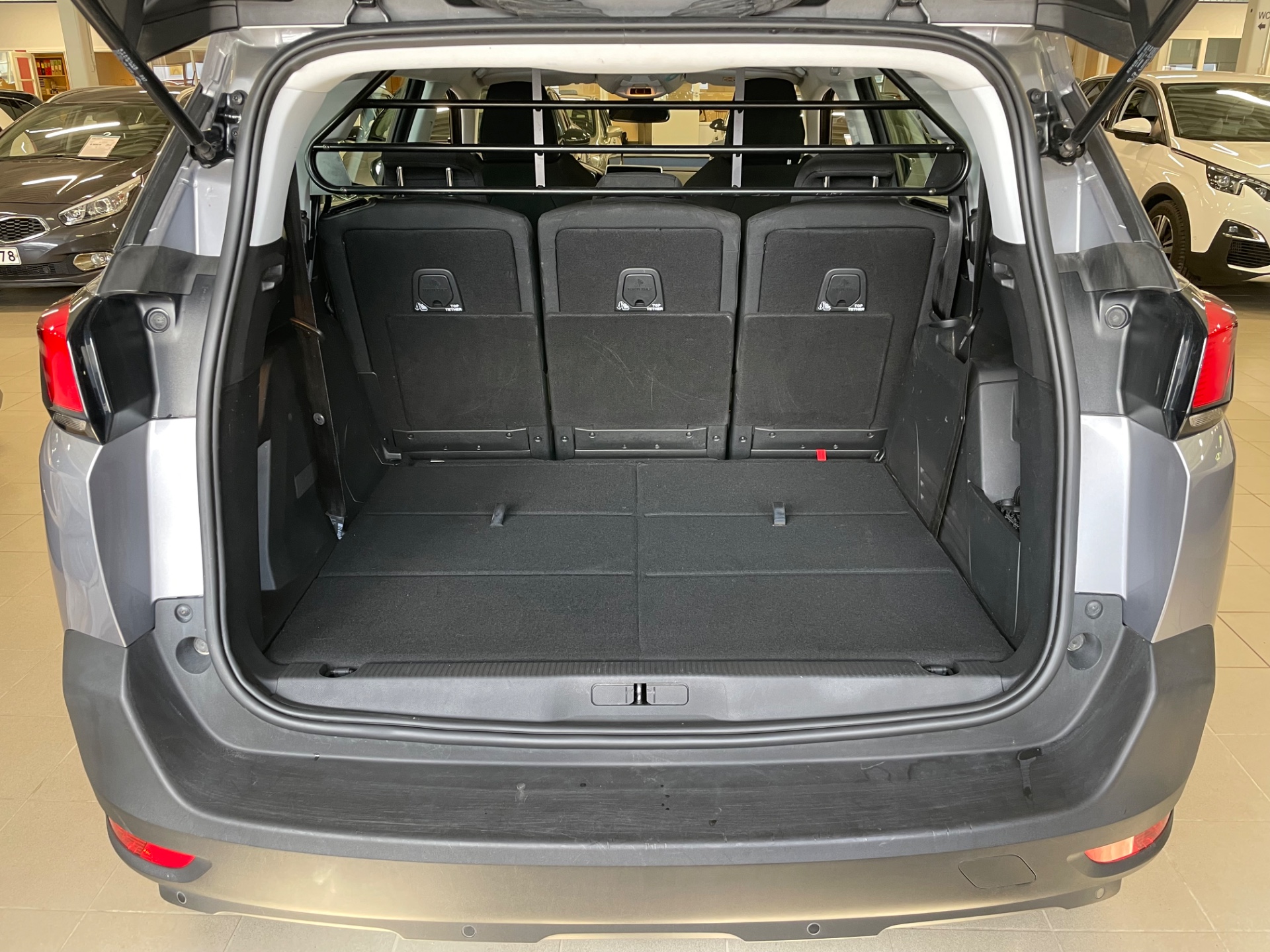 PEUGEOT 5008 Motion Active PureTech 130 EAT8-automaatti