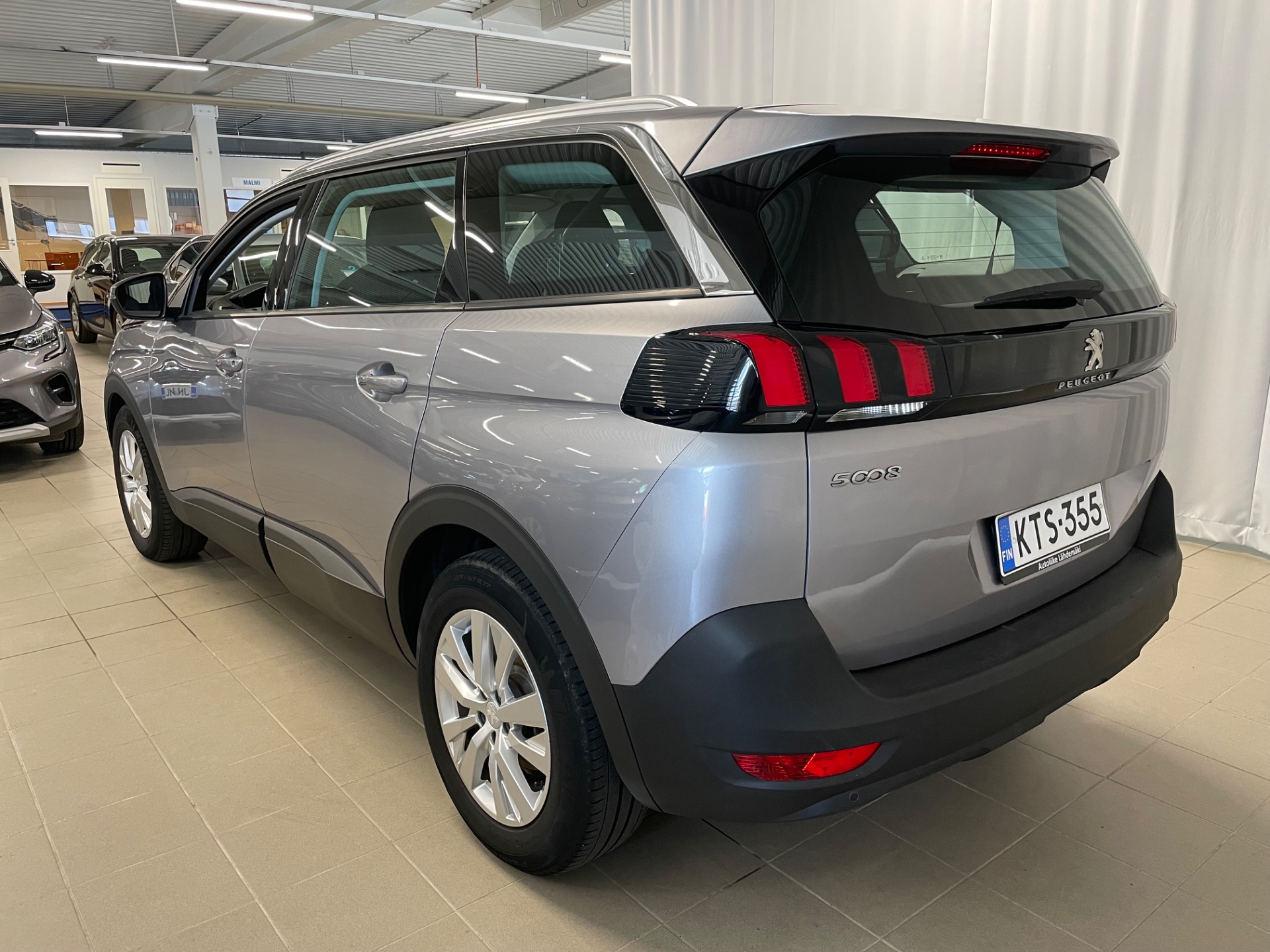 PEUGEOT 5008 Motion Active PureTech 130 EAT8-automaatti