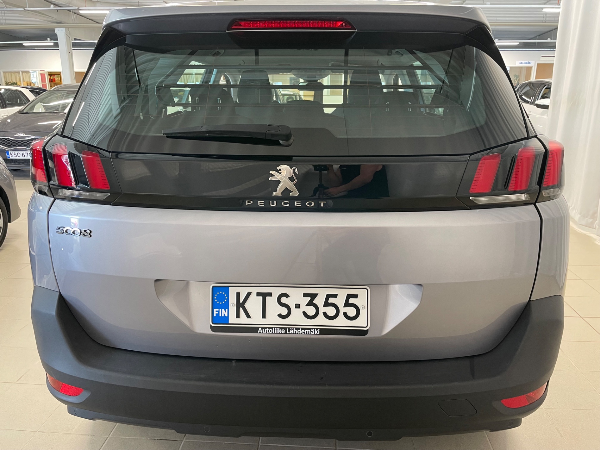 PEUGEOT 5008 Motion Active PureTech 130 EAT8-automaatti