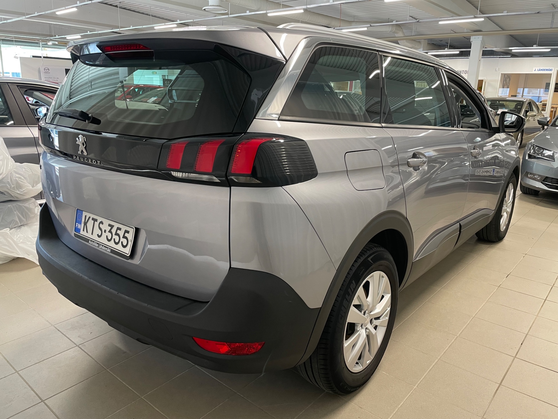 PEUGEOT 5008 Motion Active PureTech 130 EAT8-automaatti