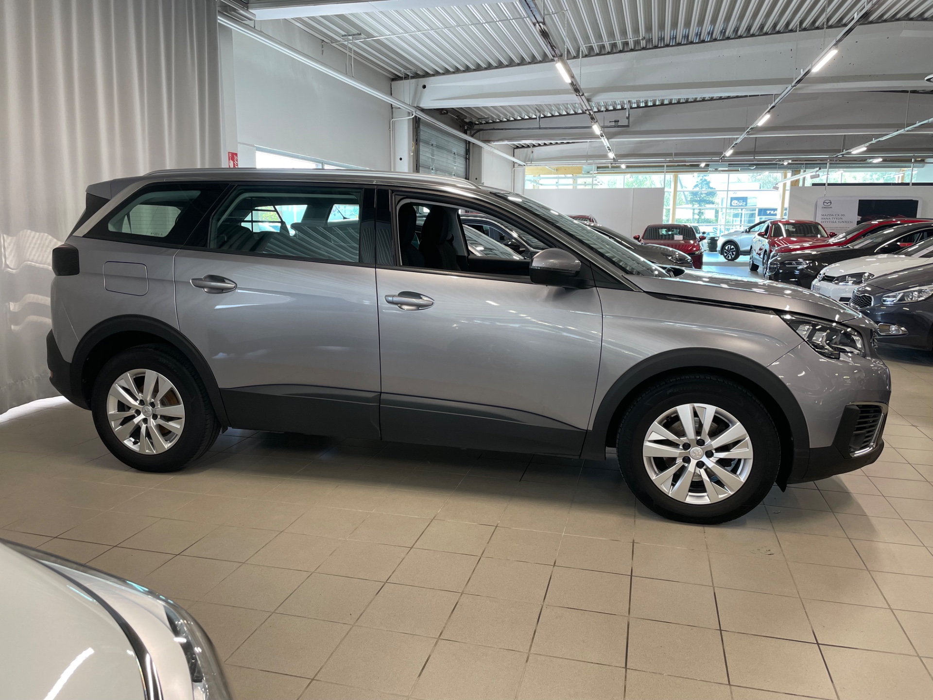 PEUGEOT 5008 Motion Active PureTech 130 EAT8-automaatti
