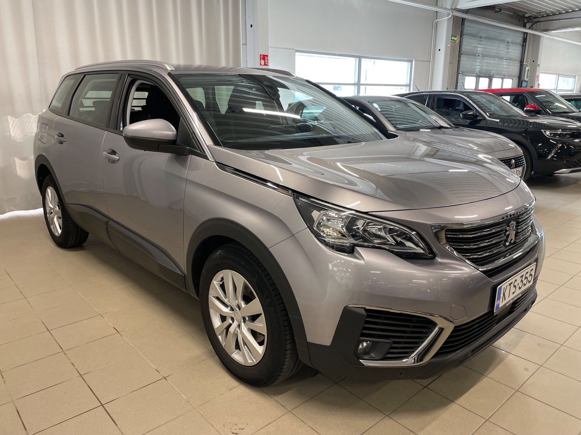 PEUGEOT 5008 Motion Active PureTech 130 EAT8-automaatti