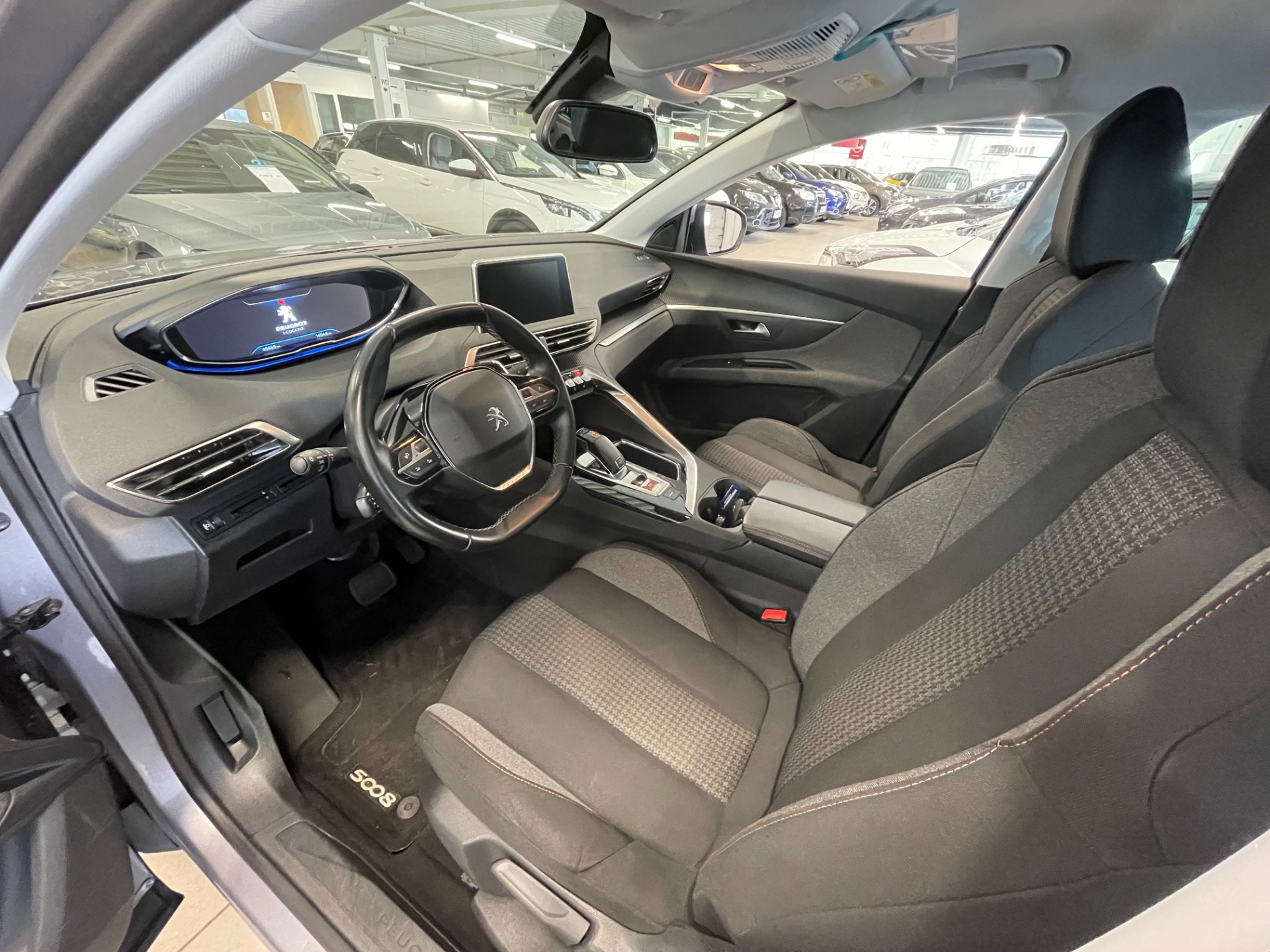 PEUGEOT 5008 Motion Active PureTech 130 EAT8-automaatti