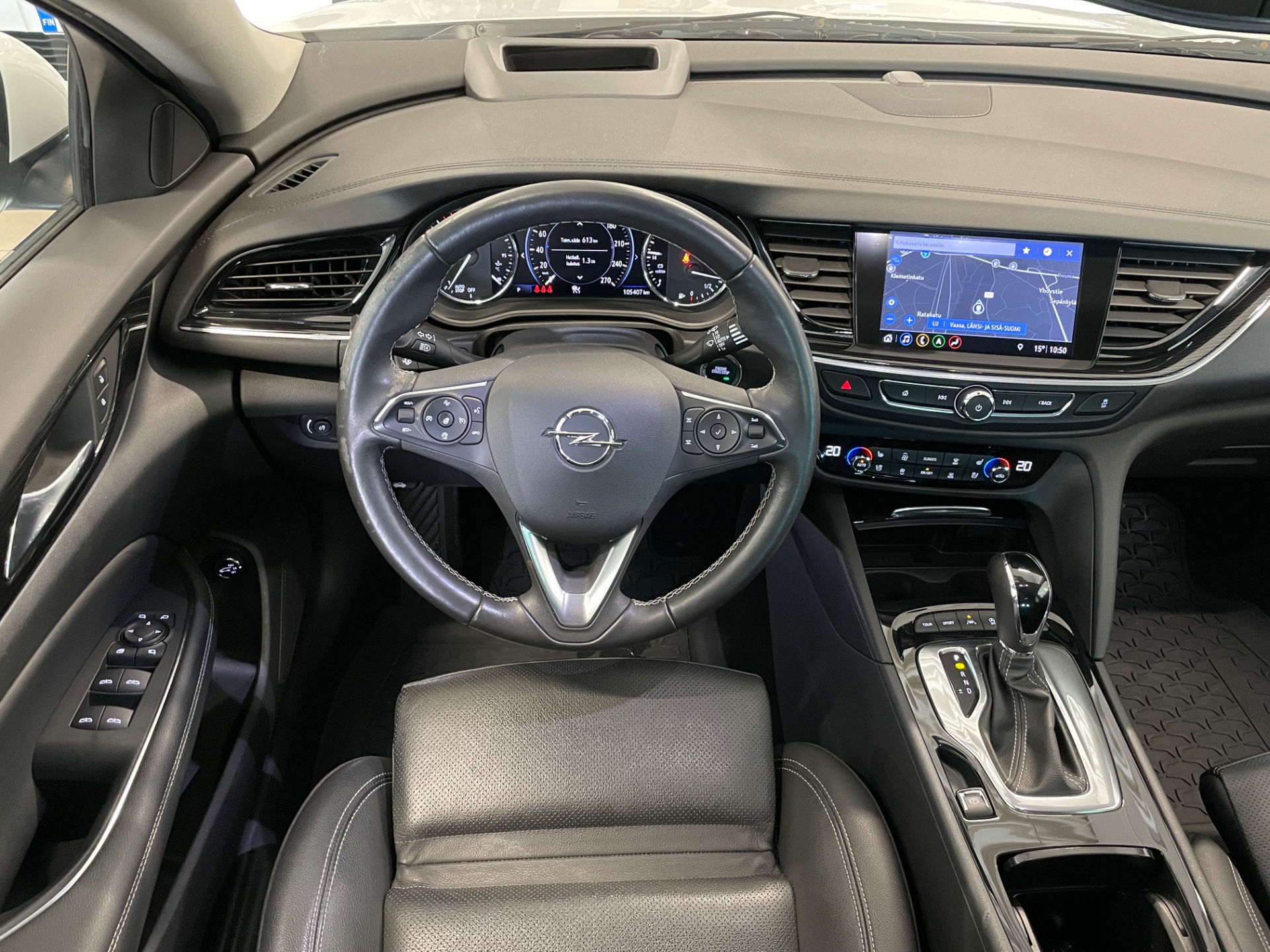 OPEL Insignia Sports Tourer Executive 200 Turbo A / Huippusiisti / Täydellinen merkkiliikkeen huoltokirja