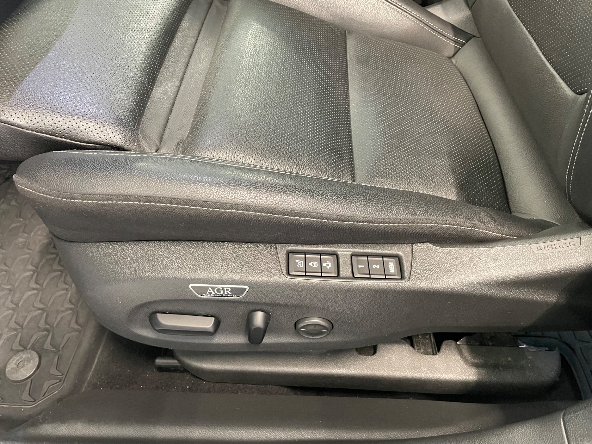 OPEL Insignia Sports Tourer Executive 200 Turbo A / Huippusiisti / Täydellinen merkkiliikkeen huoltokirja