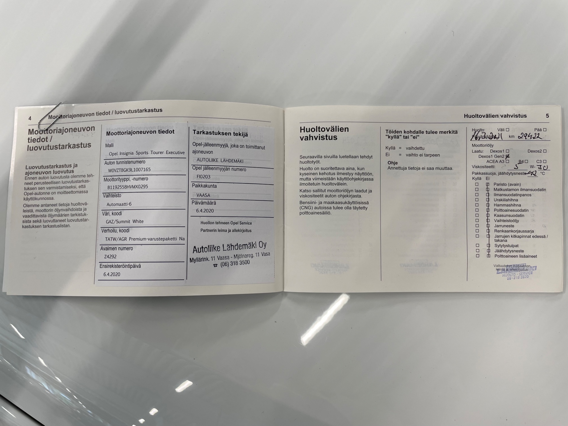 OPEL Insignia Sports Tourer Executive 200 Turbo A / Huippusiisti / Täydellinen merkkiliikkeen huoltokirja
