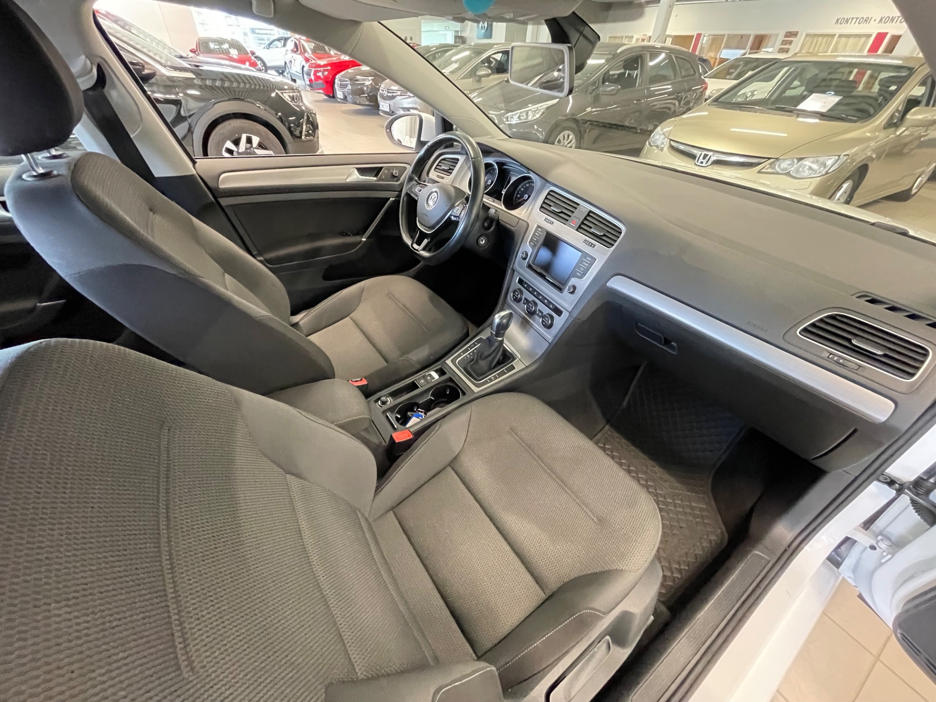 VOLKSWAGEN GOLF Comfortline 1,2 TSI 81 kW (110 hv) DSG-automaatti / Siisti Golf