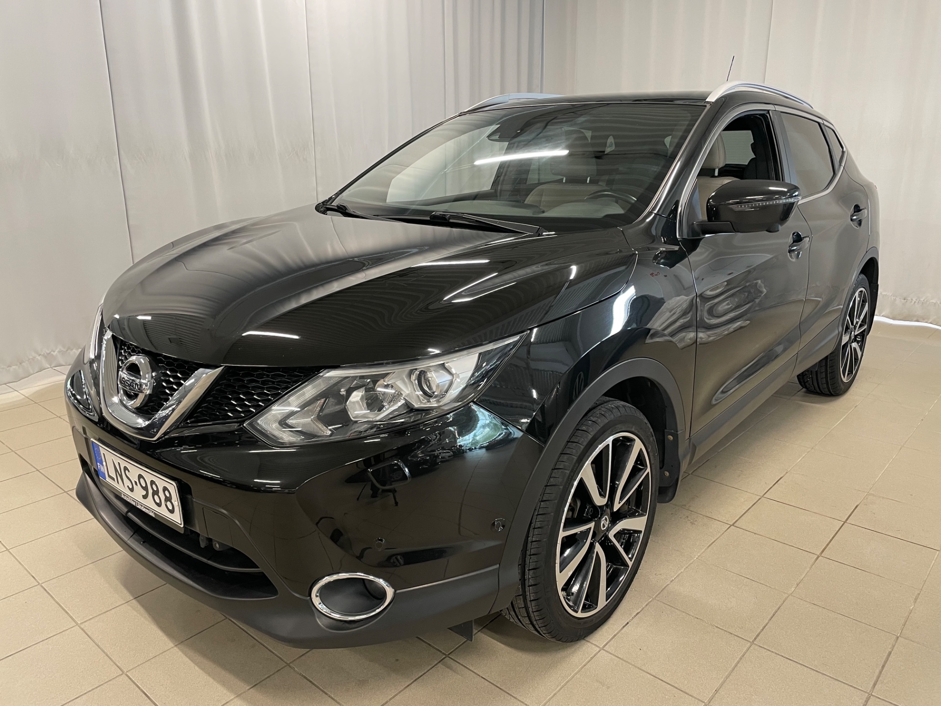 NISSAN QASHQAI DIG-T 115 Tekna 2WD 6M/T E6 Design Pack 19" Alcantara