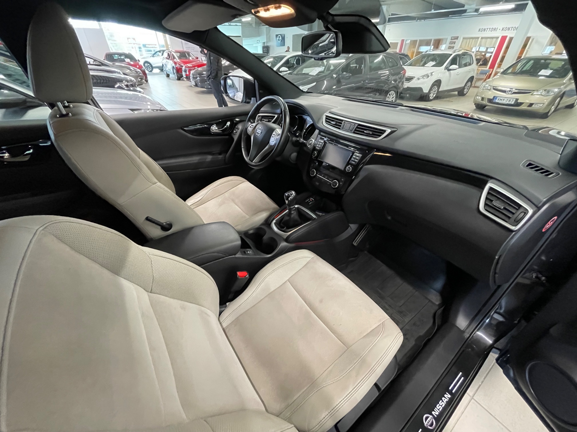 NISSAN QASHQAI DIG-T 115 Tekna 2WD 6M/T E6 Design Pack 19" Alcantara