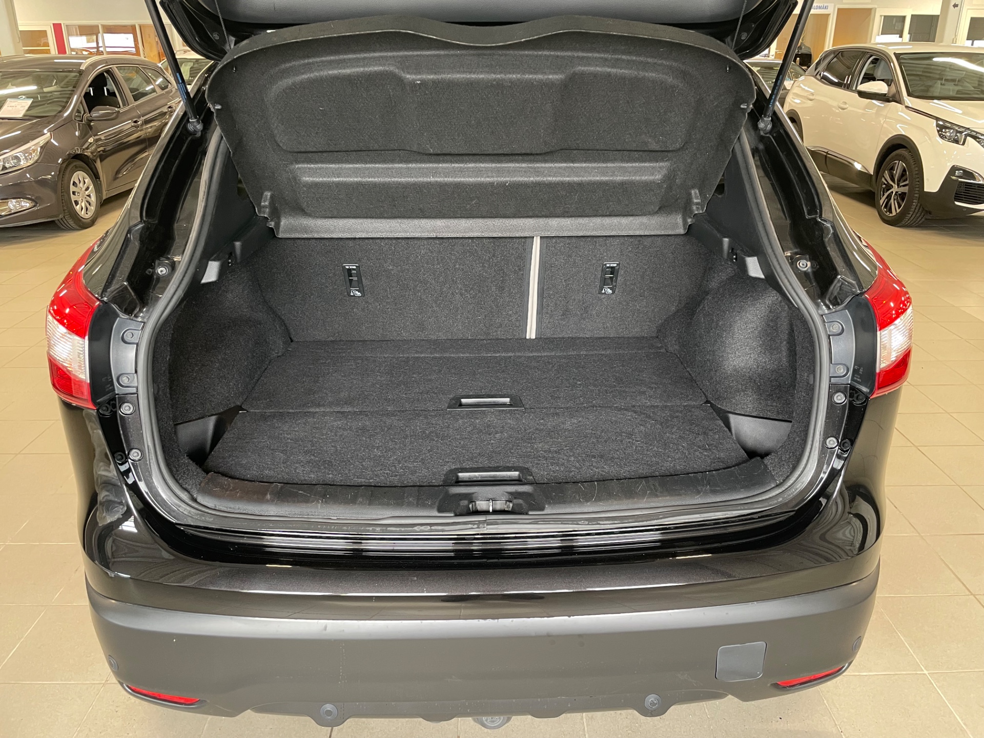 NISSAN QASHQAI DIG-T 115 Tekna 2WD 6M/T E6 Design Pack 19" Alcantara