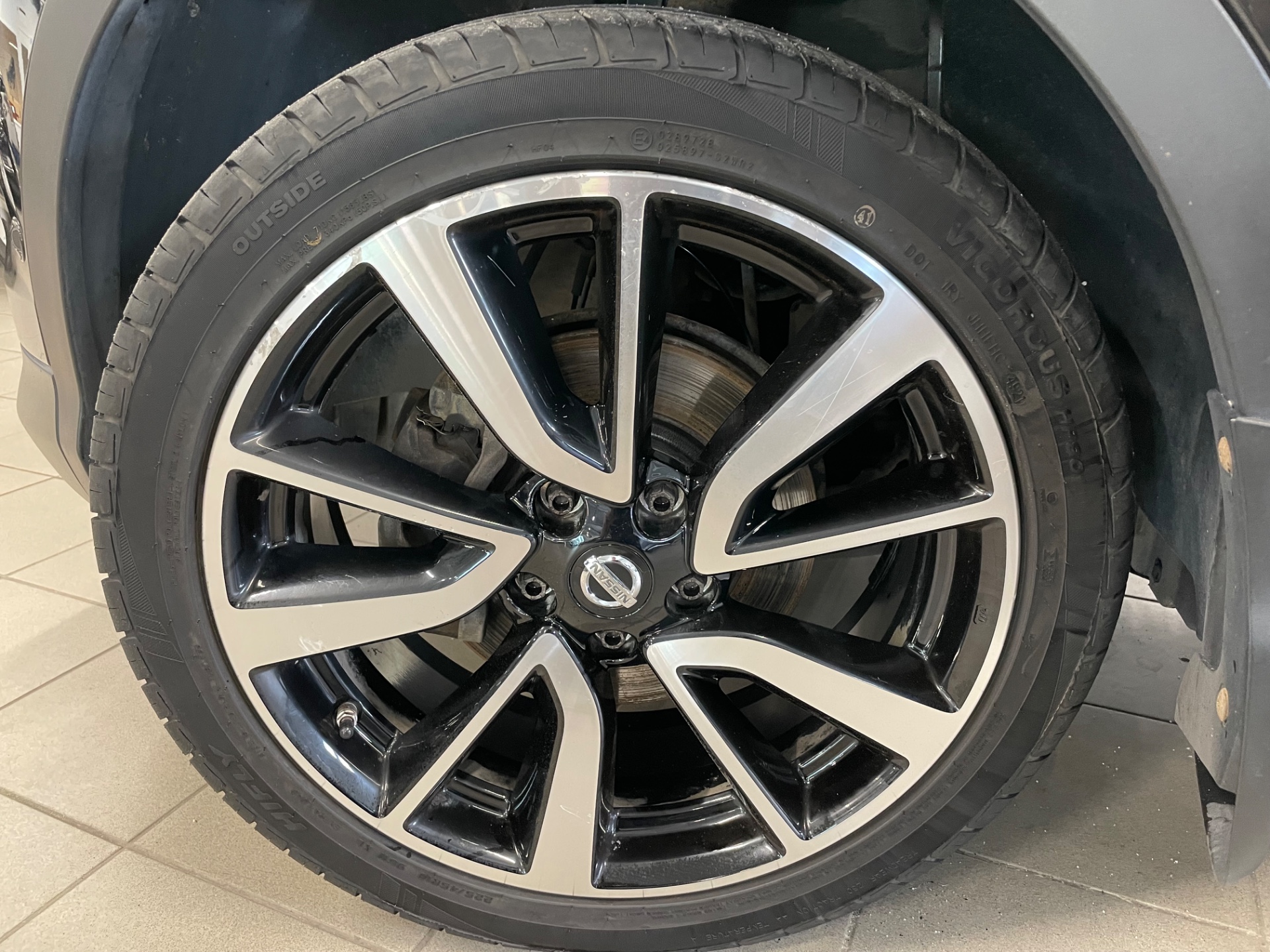 NISSAN QASHQAI DIG-T 115 Tekna 2WD 6M/T E6 Design Pack 19" Alcantara