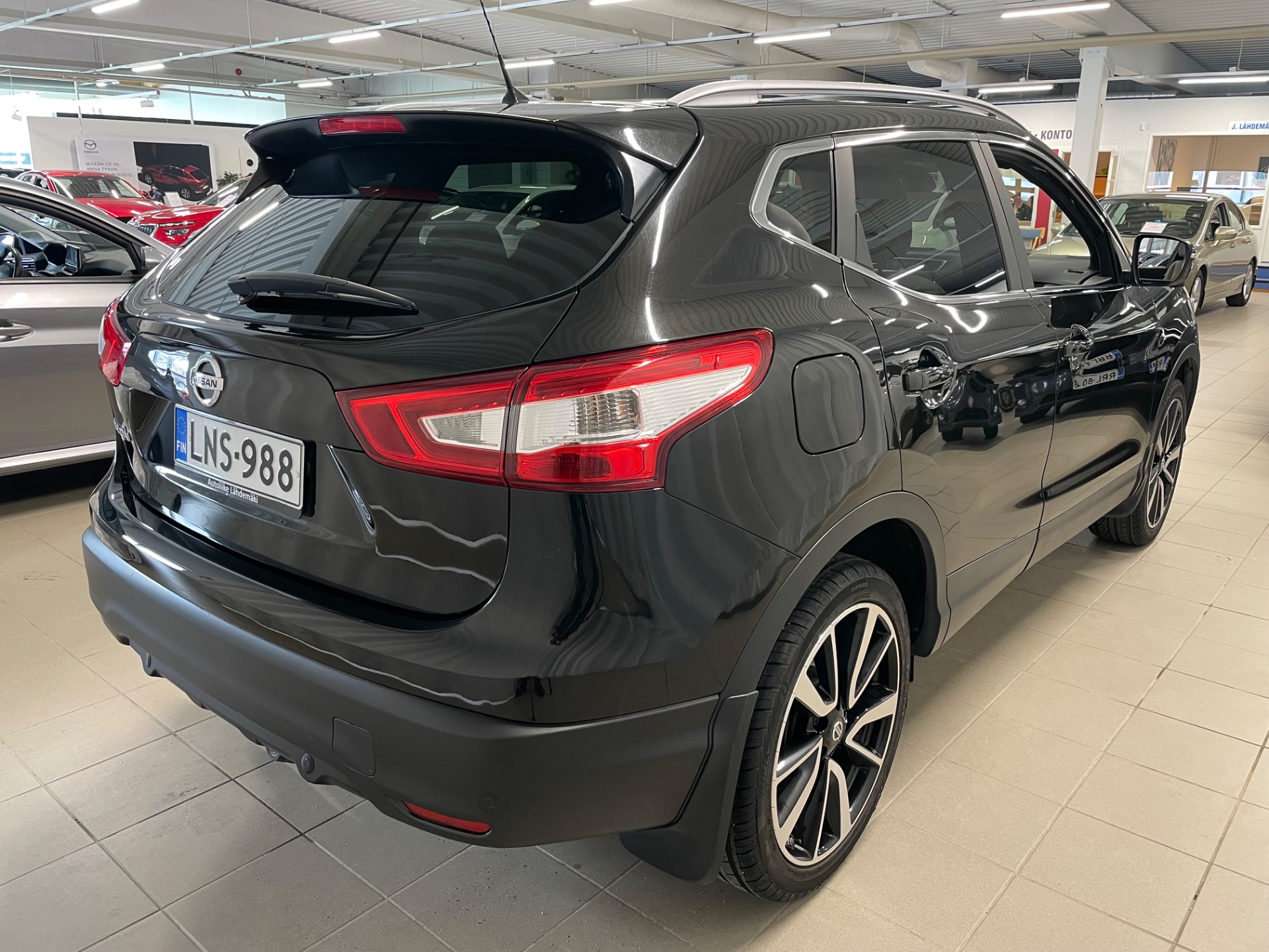 NISSAN QASHQAI DIG-T 115 Tekna 2WD 6M/T E6 Design Pack 19" Alcantara