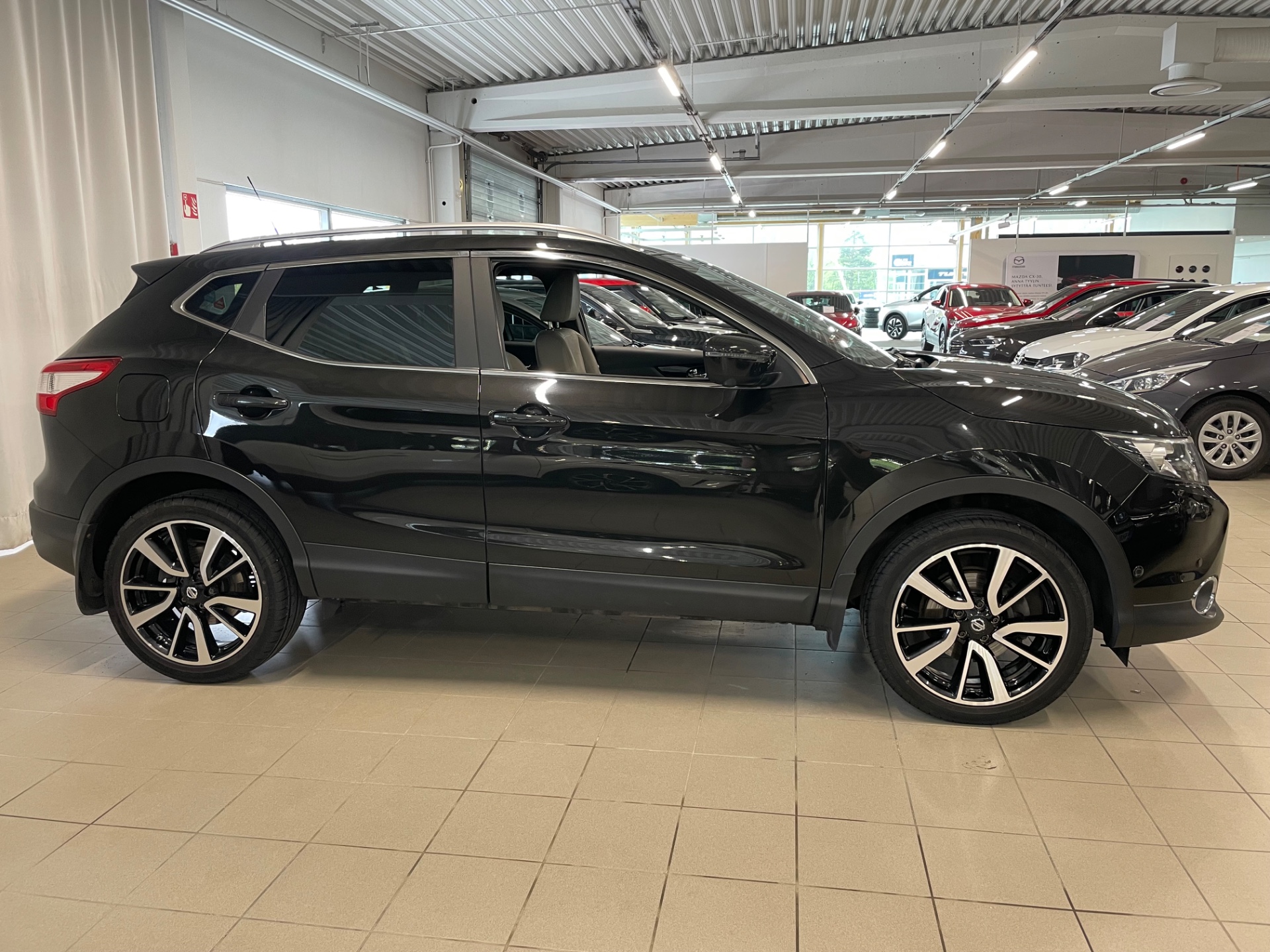 NISSAN QASHQAI DIG-T 115 Tekna 2WD 6M/T E6 Design Pack 19" Alcantara