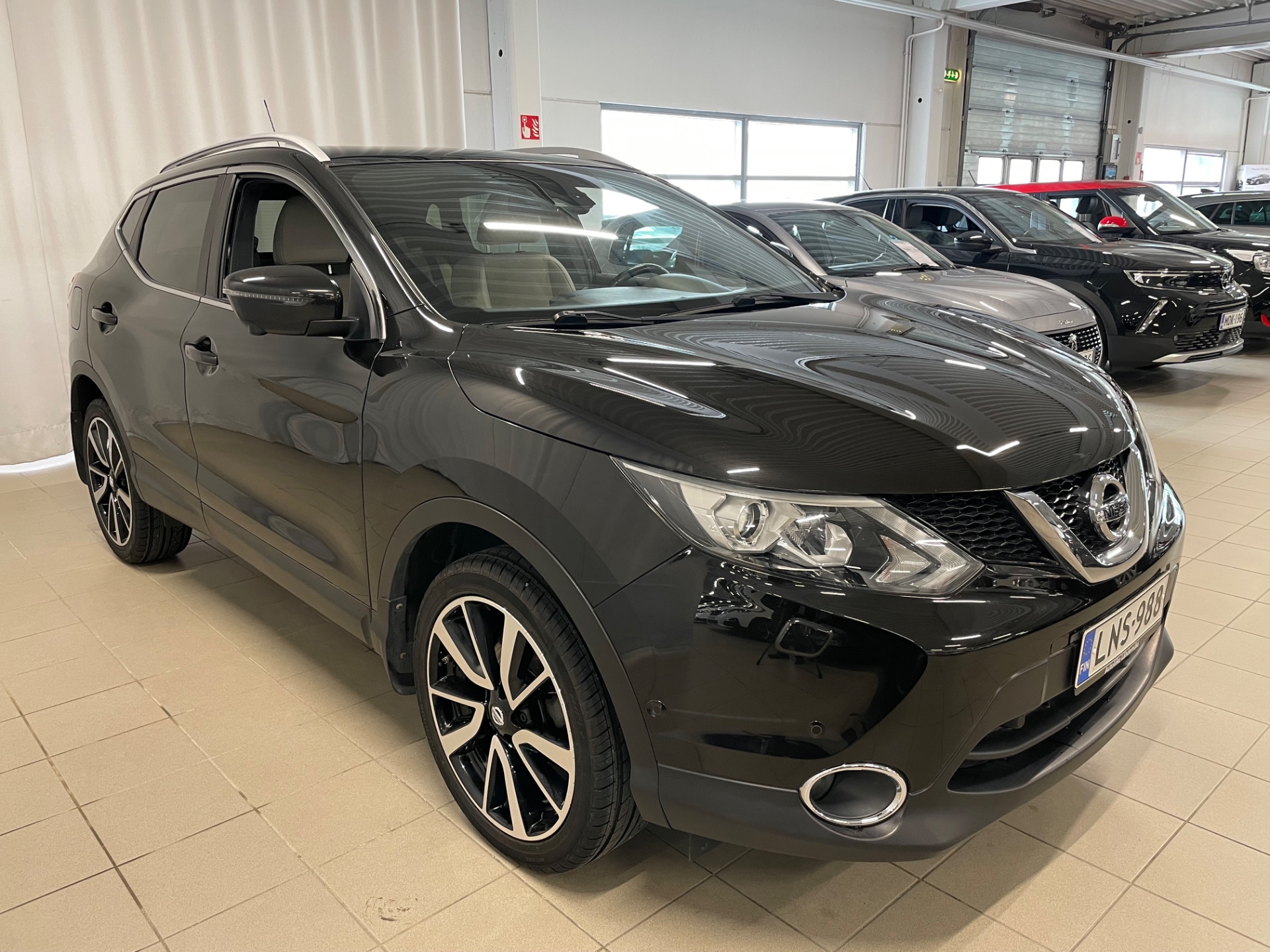 NISSAN QASHQAI DIG-T 115 Tekna 2WD 6M/T E6 Design Pack 19" Alcantara