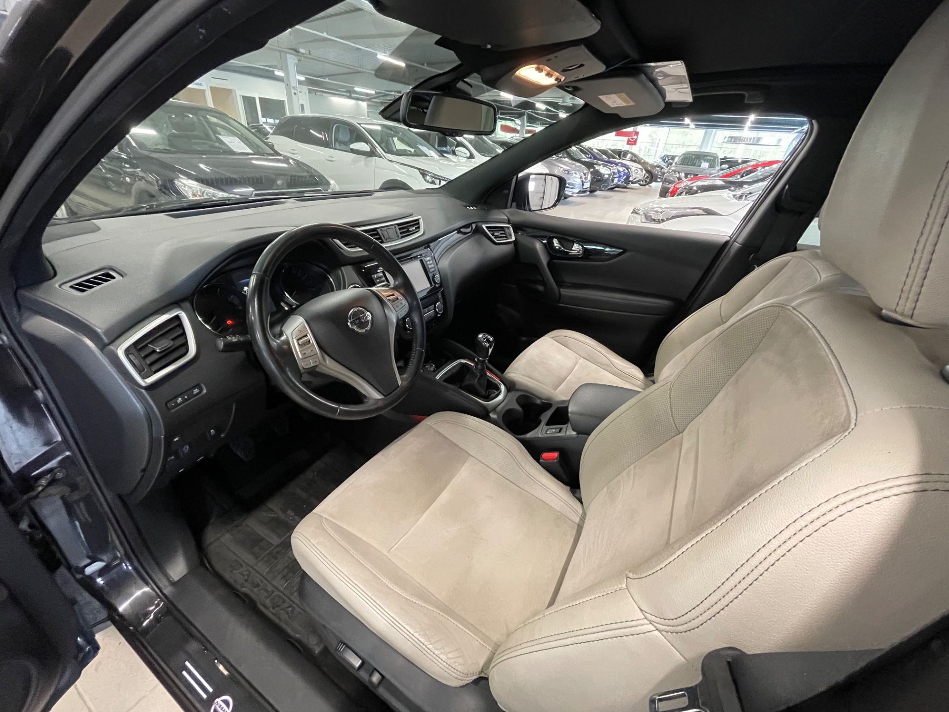 NISSAN QASHQAI DIG-T 115 Tekna 2WD 6M/T E6 Design Pack 19" Alcantara