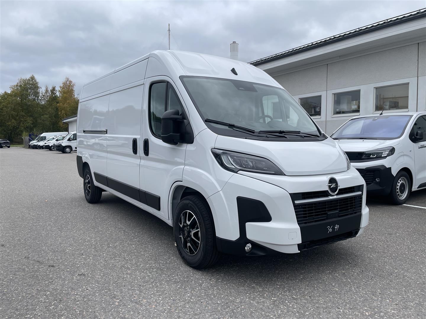 Opel Movano 140 diesel L3H2 35 First edition / Korko 2.9%+kulut