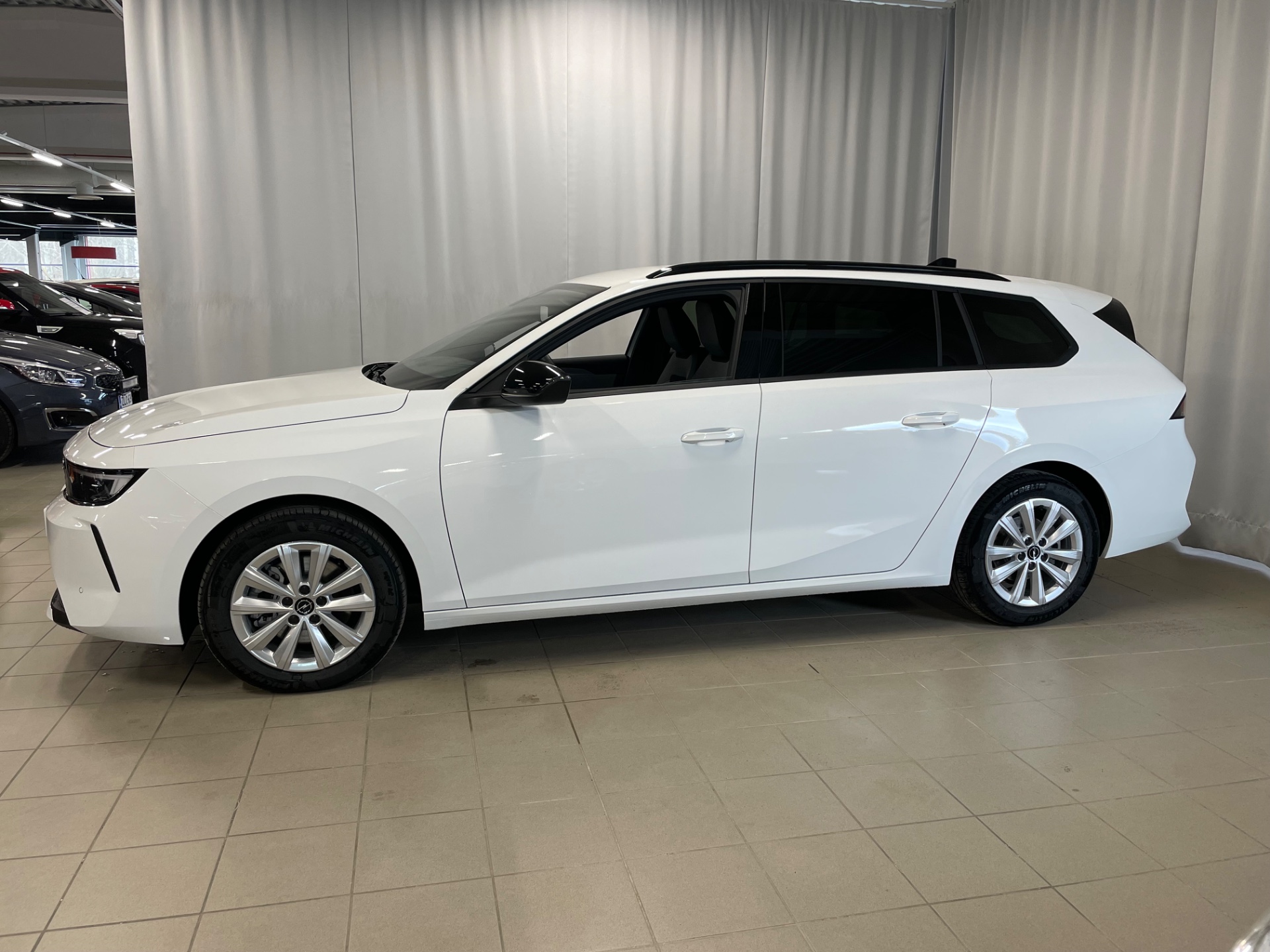 Opel Astra Sports Tourer Edition Plus Hybrid 136 / Korko 0.9%+kulut