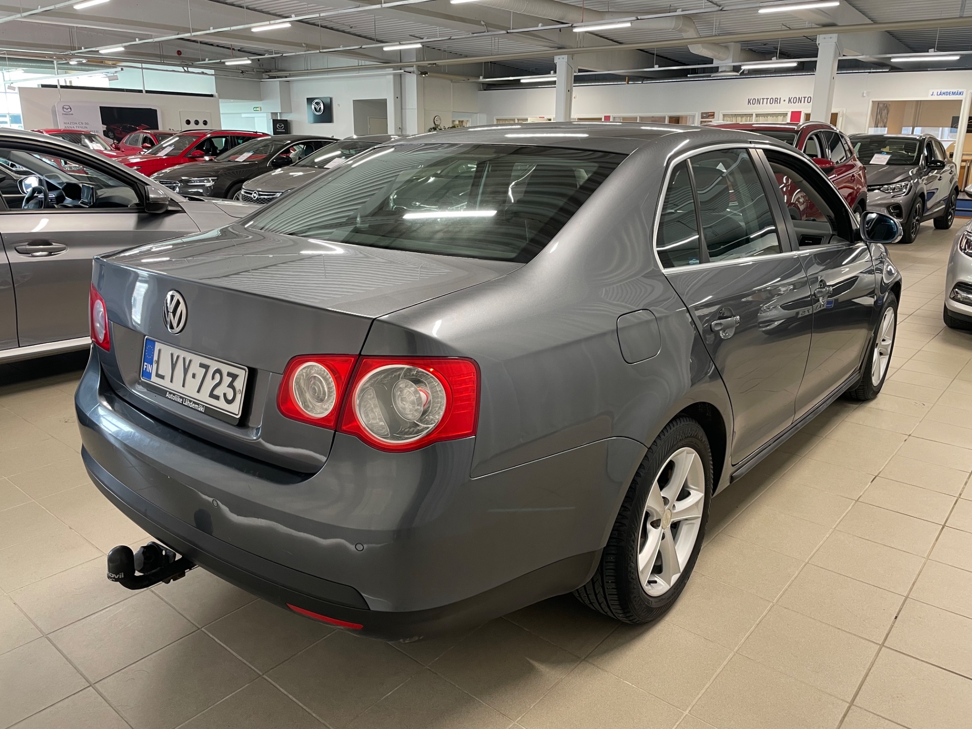 VOLKSWAGEN JETTA Comfortline 1,4 TSI 90 kW (122 hv)
