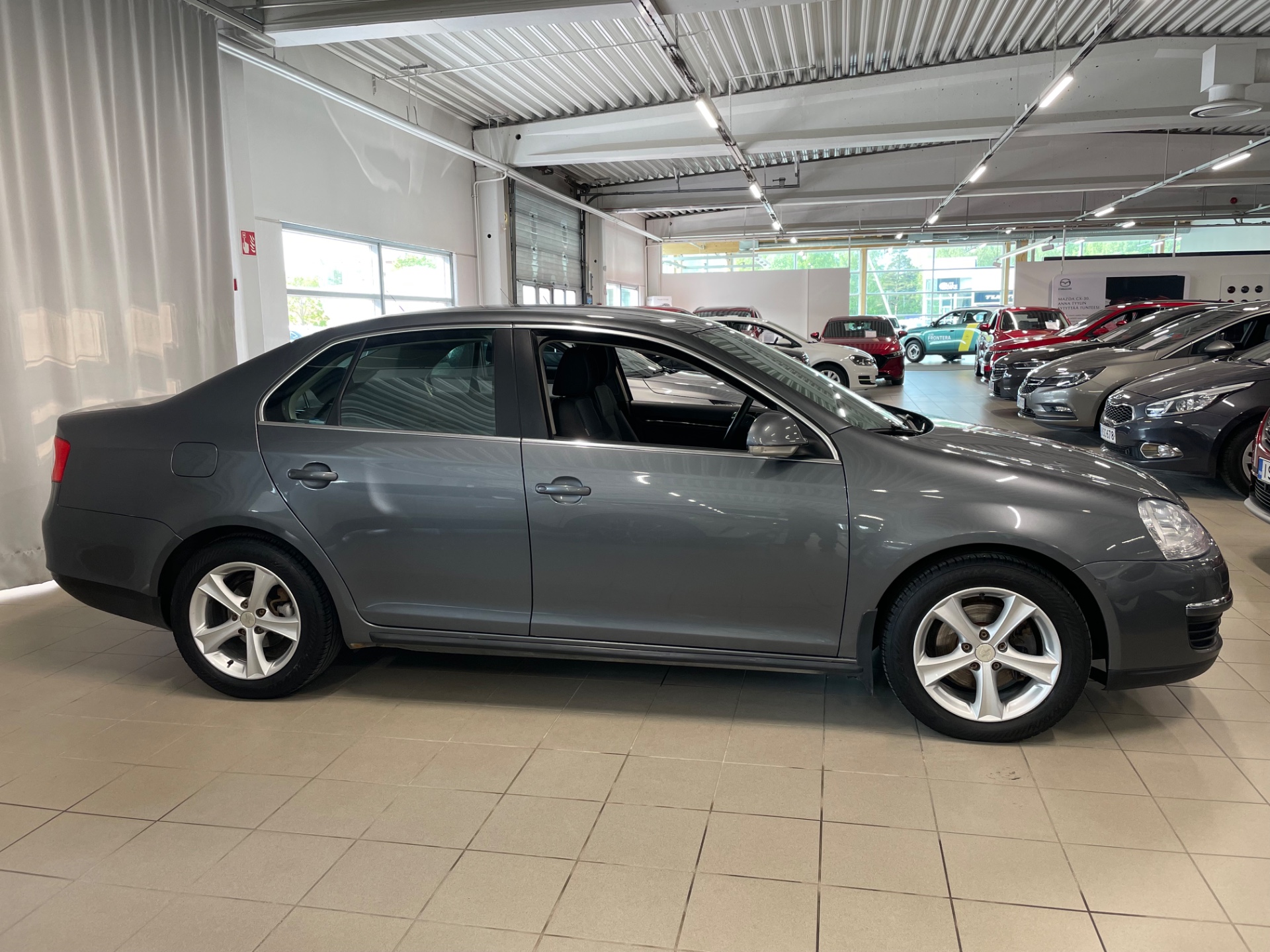 VOLKSWAGEN JETTA Comfortline 1,4 TSI 90 kW (122 hv)