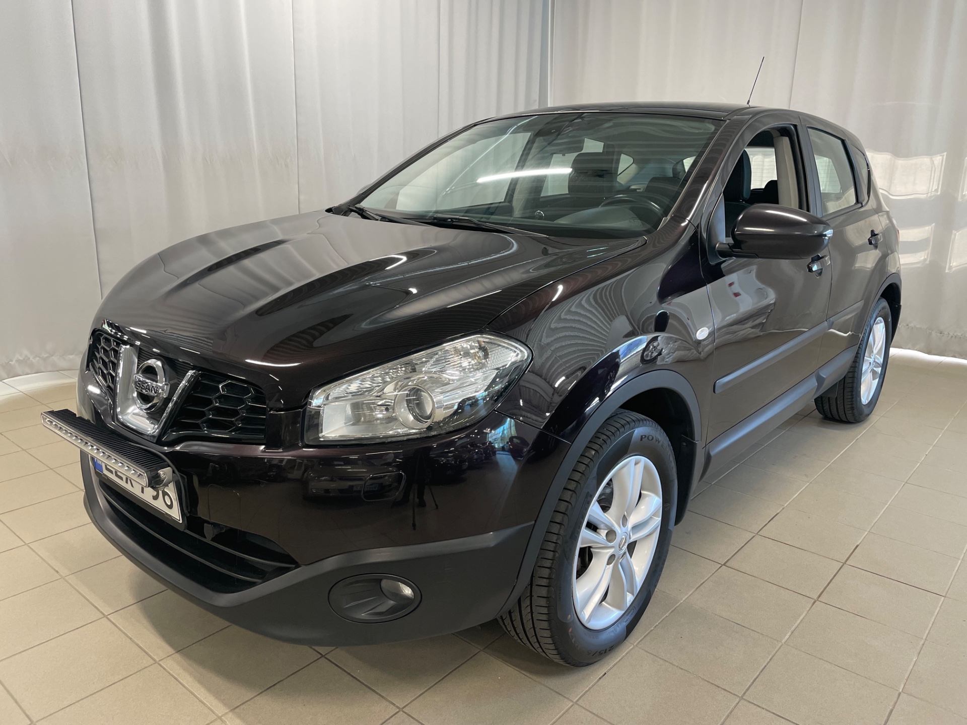 NISSAN QASHQAI 1,6L Stop / Start System Acenta 2WD 5M/T MY11
