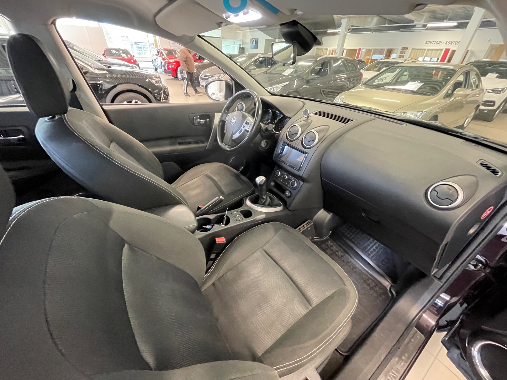 NISSAN QASHQAI 1,6L Stop / Start System Acenta 2WD 5M/T MY11