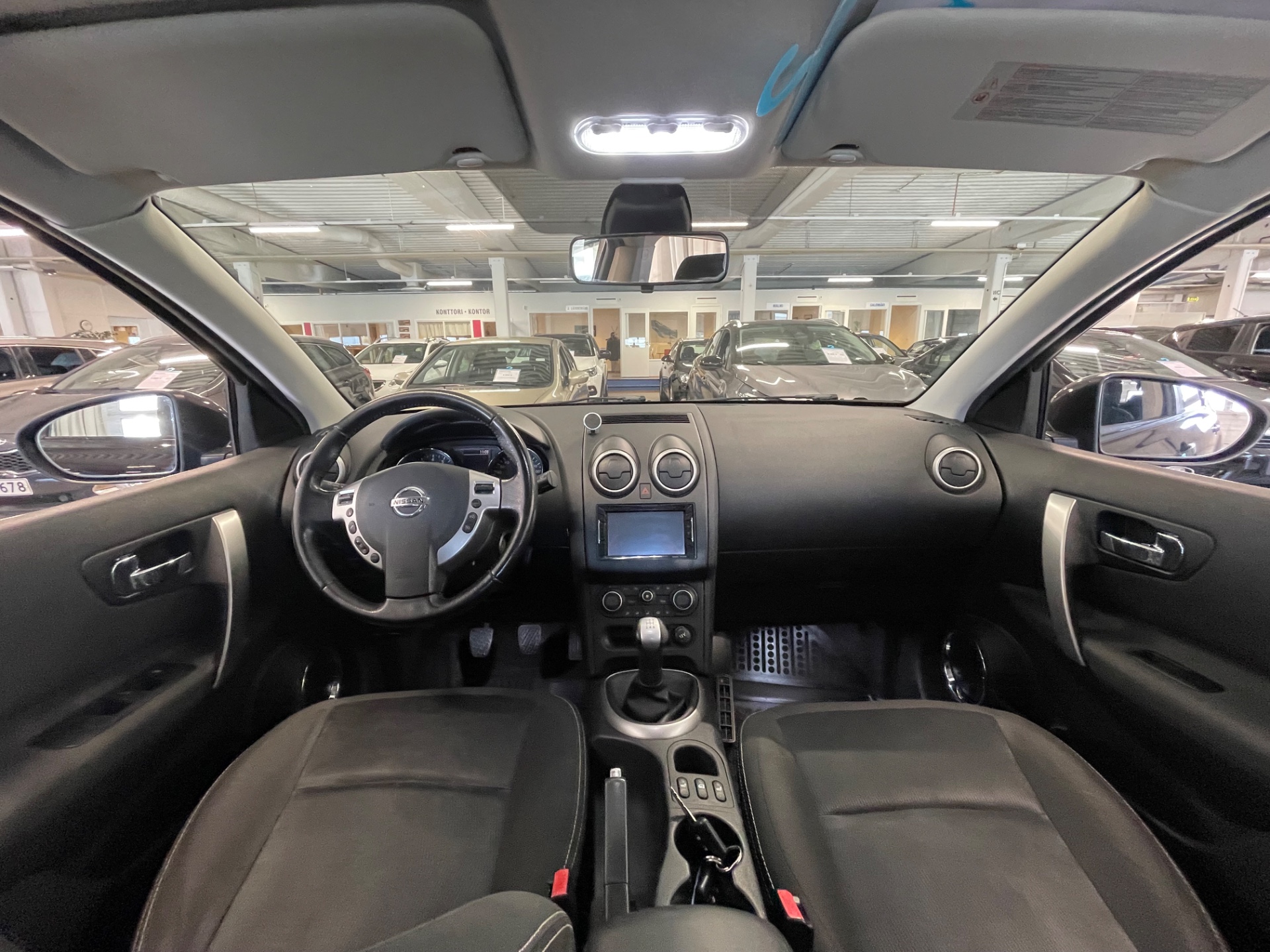 NISSAN QASHQAI 1,6L Stop / Start System Acenta 2WD 5M/T MY11
