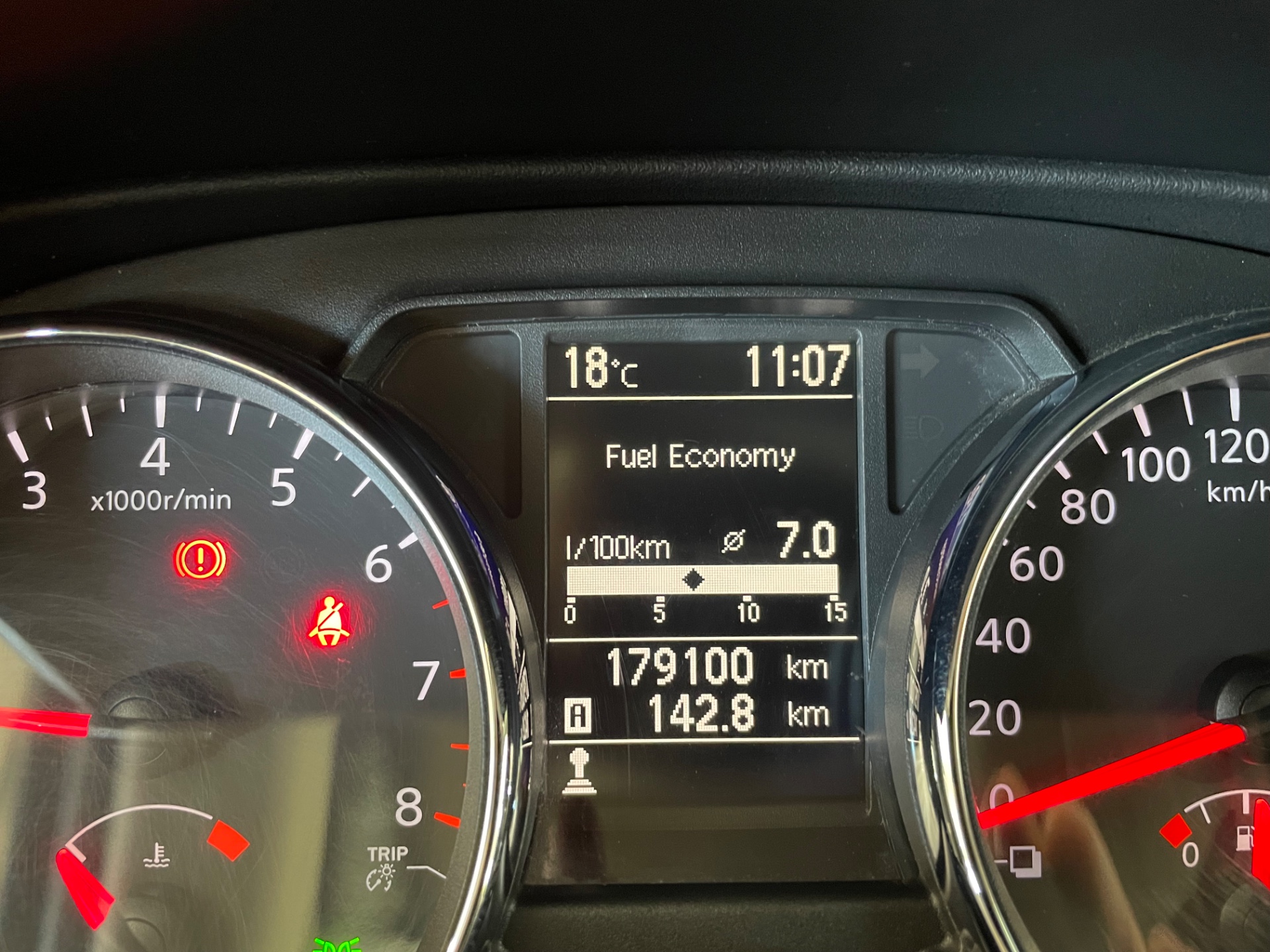 NISSAN QASHQAI 1,6L Stop / Start System Acenta 2WD 5M/T MY11