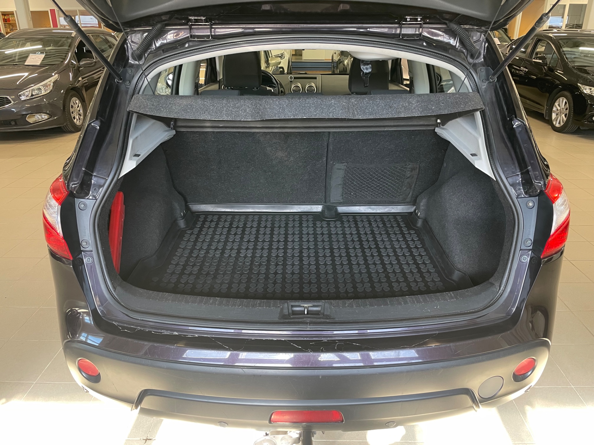 NISSAN QASHQAI 1,6L Stop / Start System Acenta 2WD 5M/T MY11