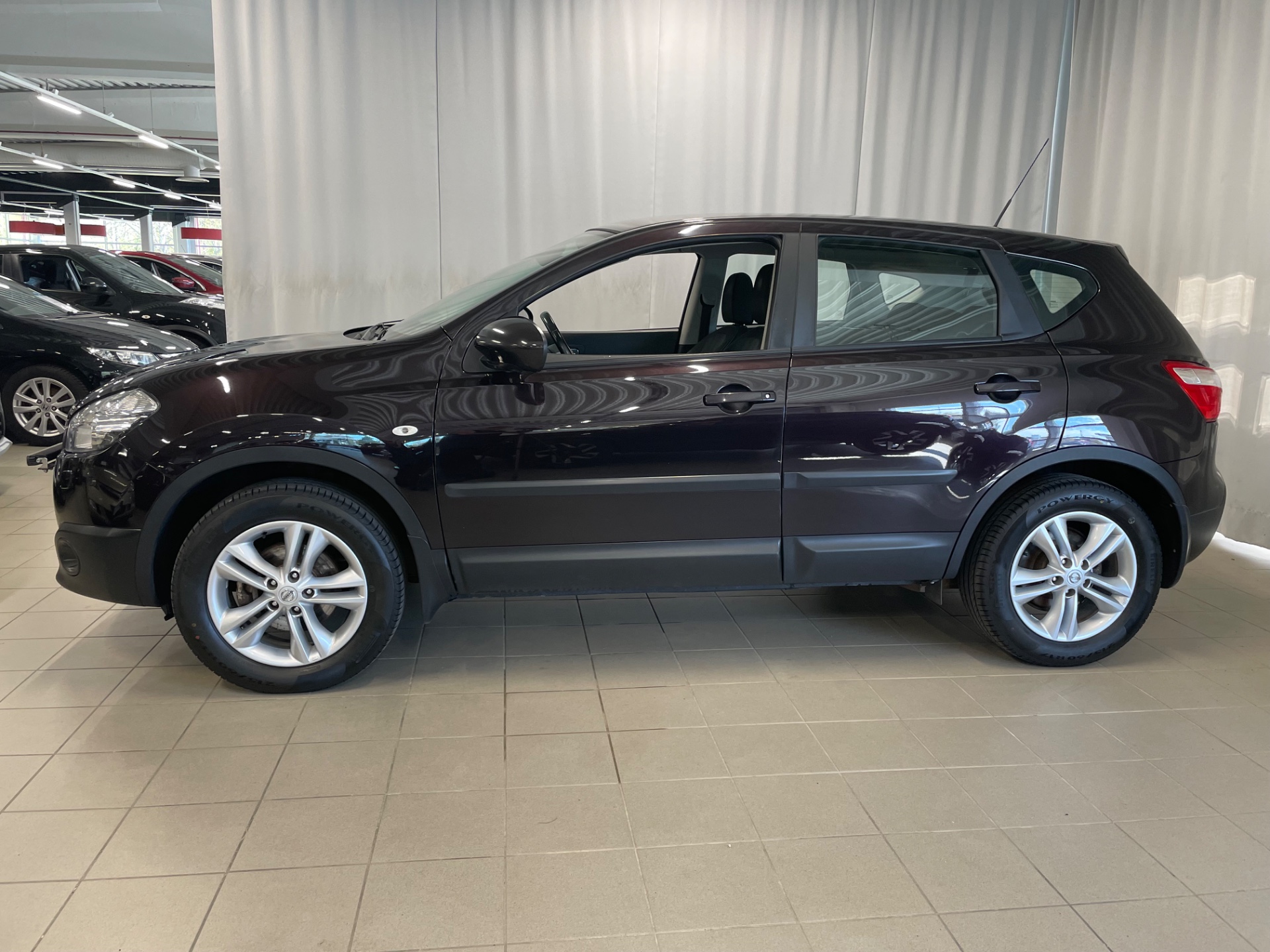 NISSAN QASHQAI 1,6L Stop / Start System Acenta 2WD 5M/T MY11