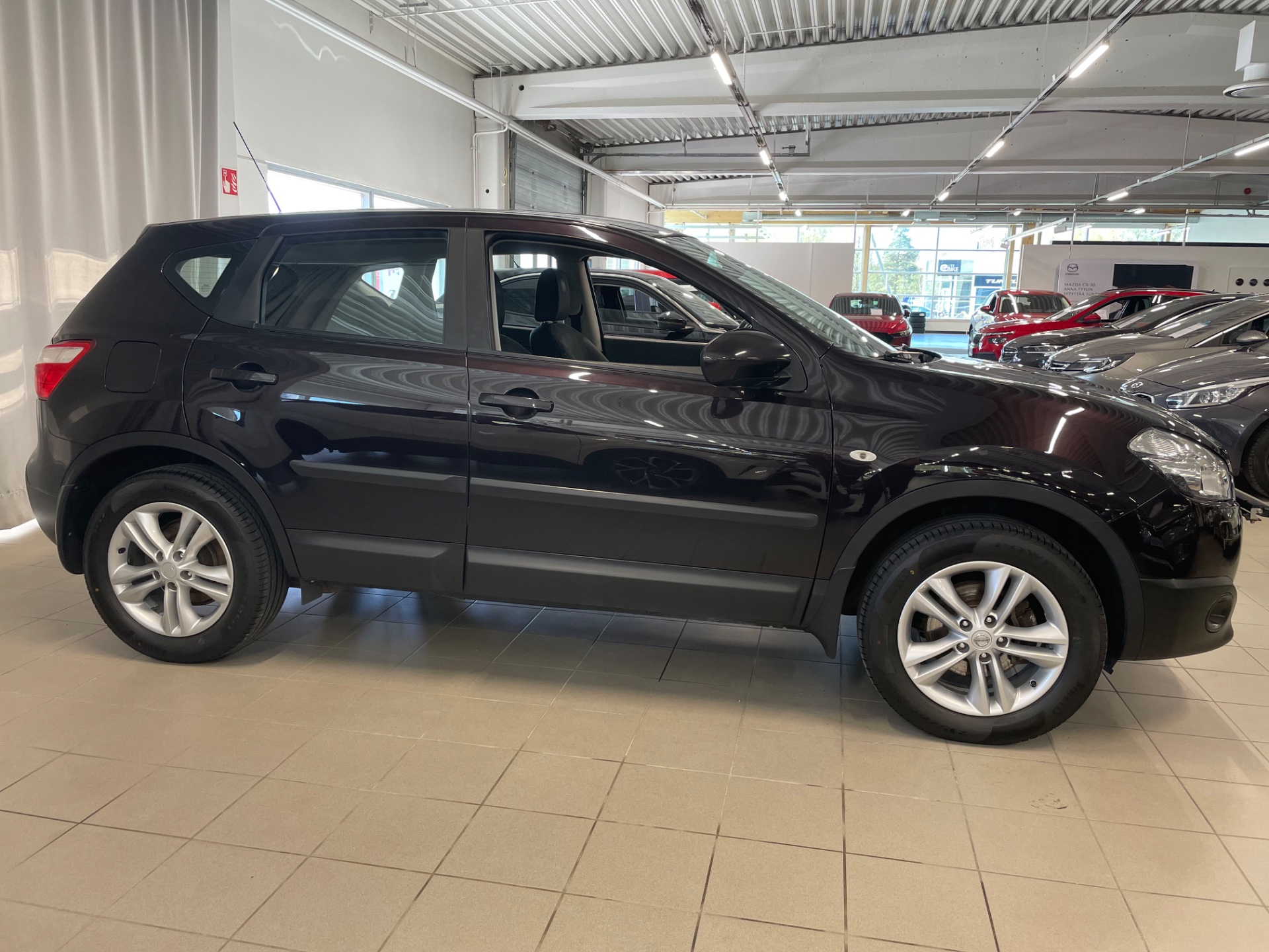 NISSAN QASHQAI 1,6L Stop / Start System Acenta 2WD 5M/T MY11