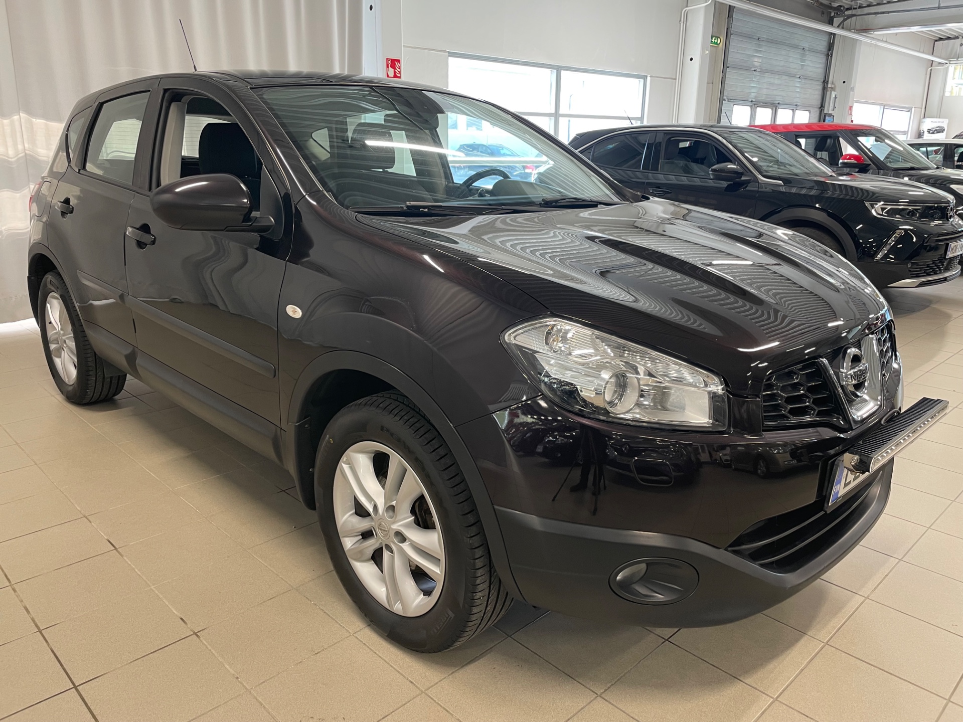 NISSAN QASHQAI 1,6L Stop / Start System Acenta 2WD 5M/T MY11