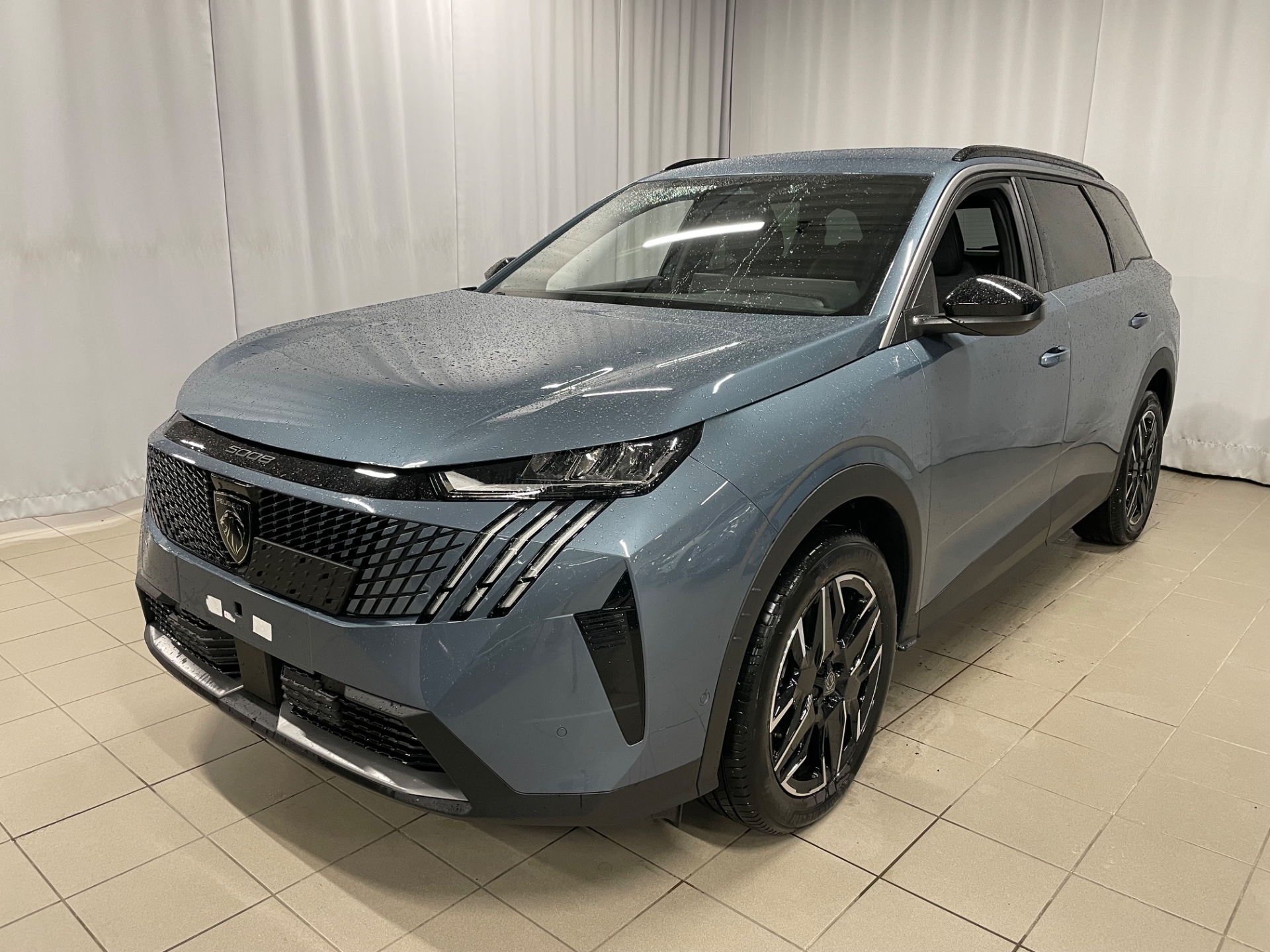PEUGEOT 5008 1
