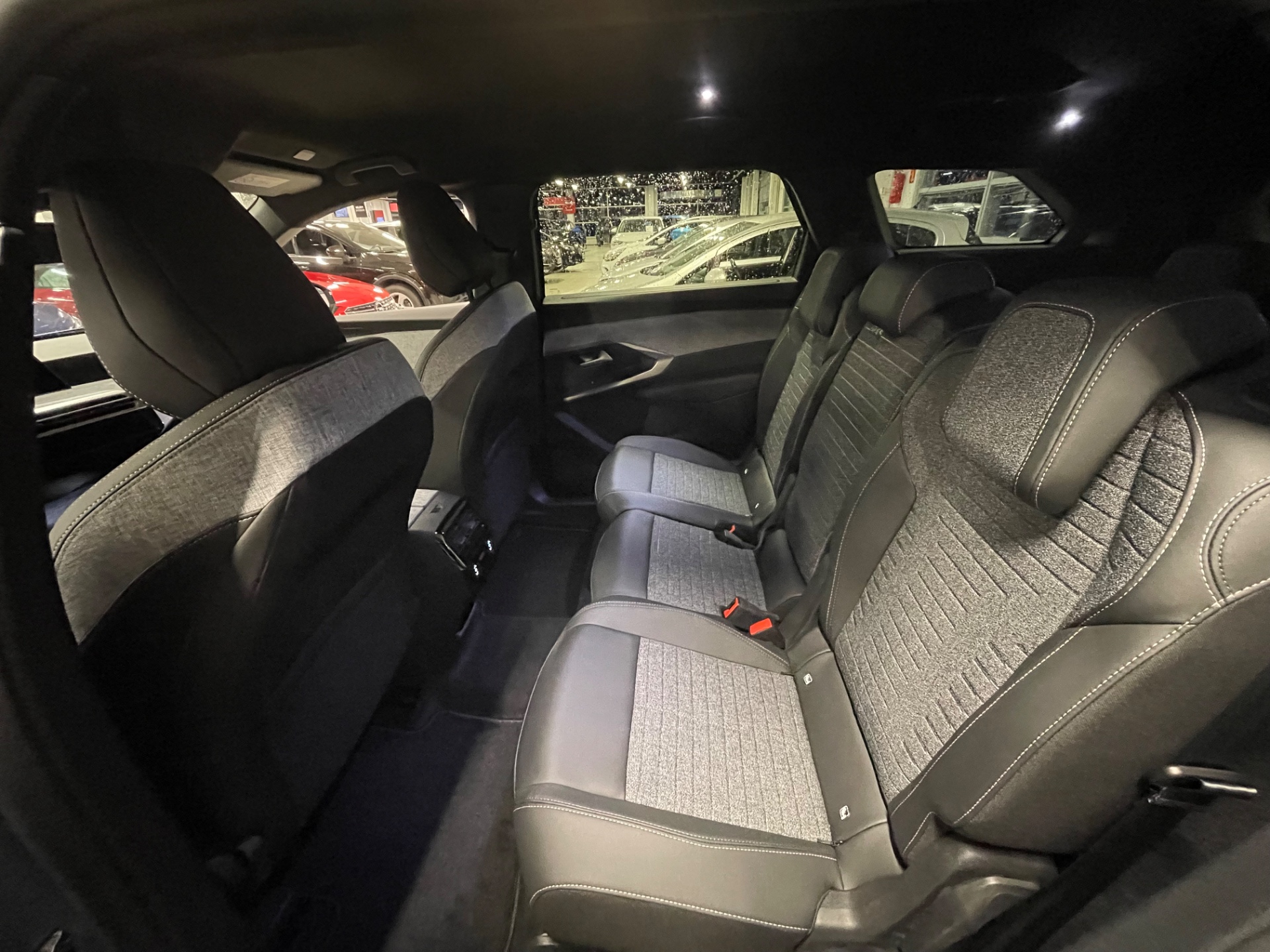 PEUGEOT 5008 10