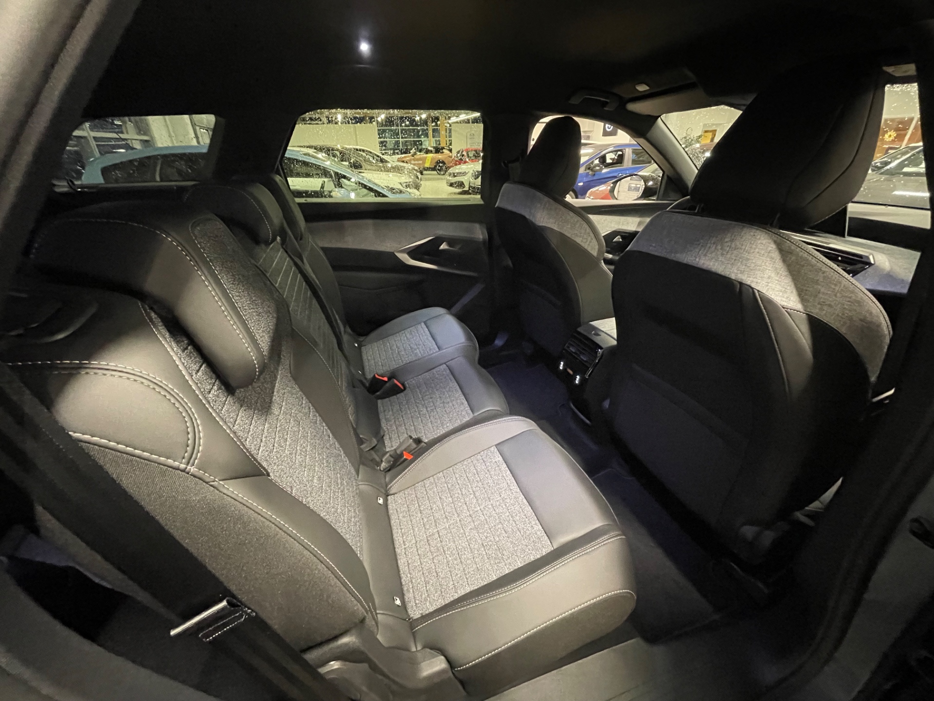 PEUGEOT 5008 11